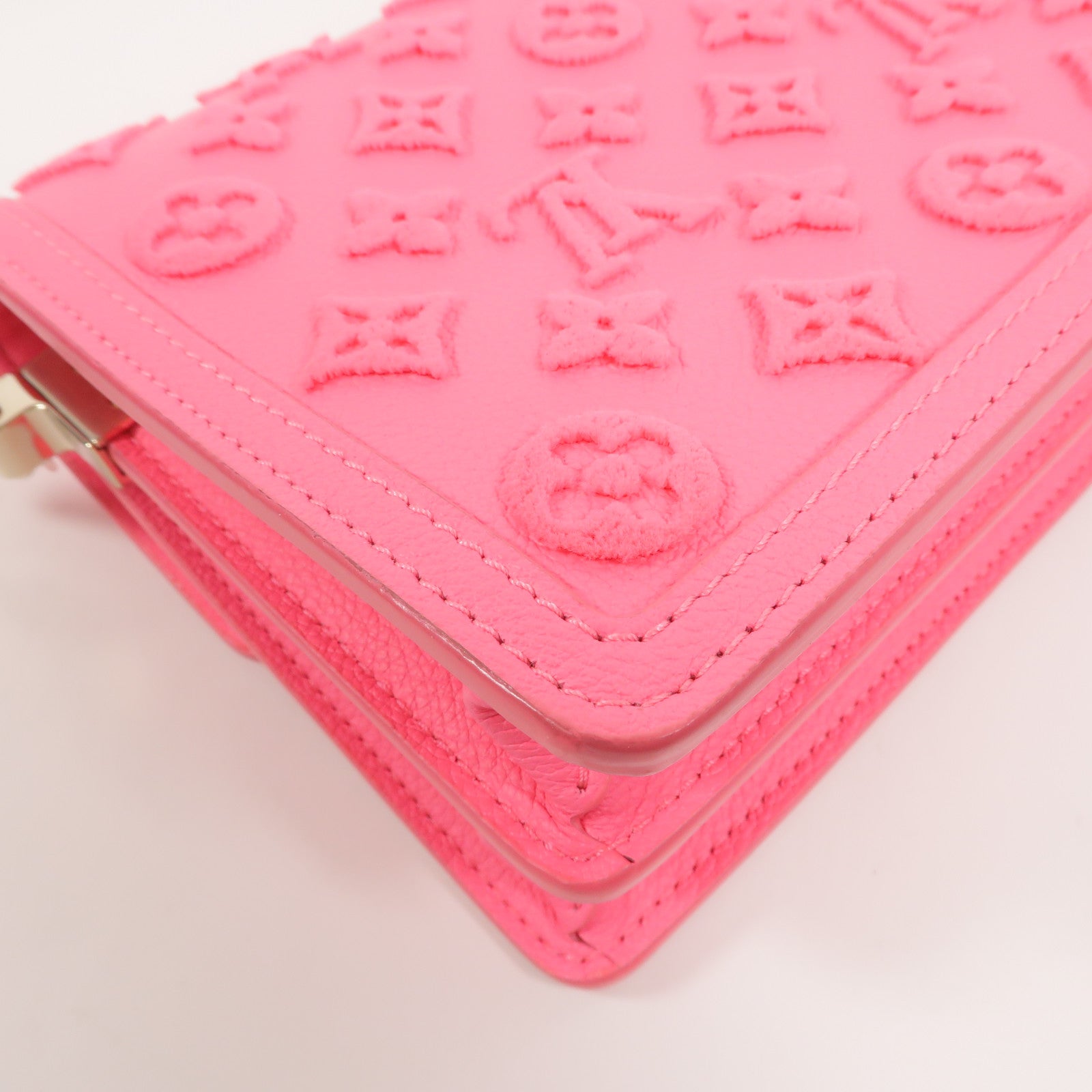 LOUIS VUITTON Monogram Tufted Mini Dauphine肩背袋