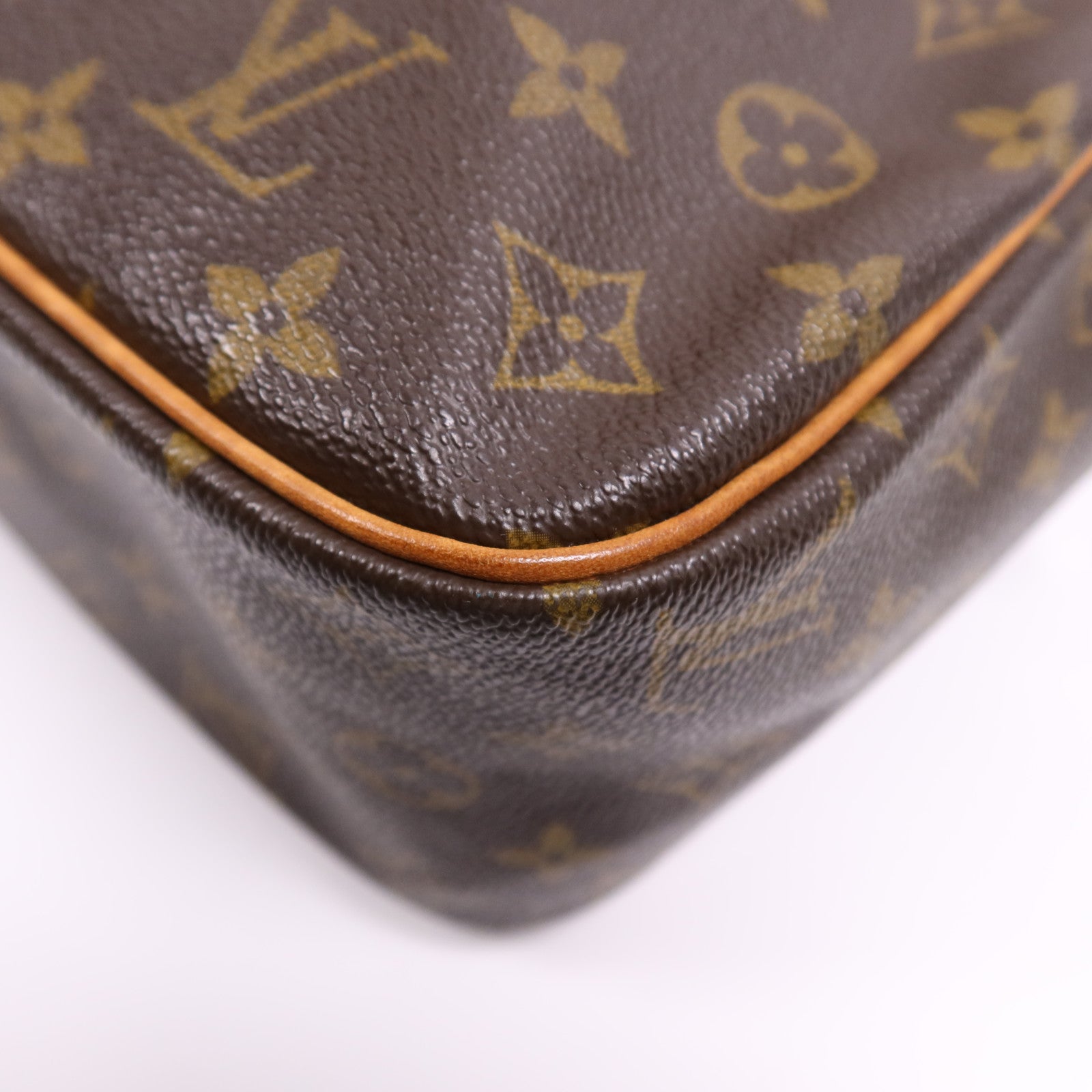 LOUIS VUITTON Monogram Cite GM金扣肩背袋