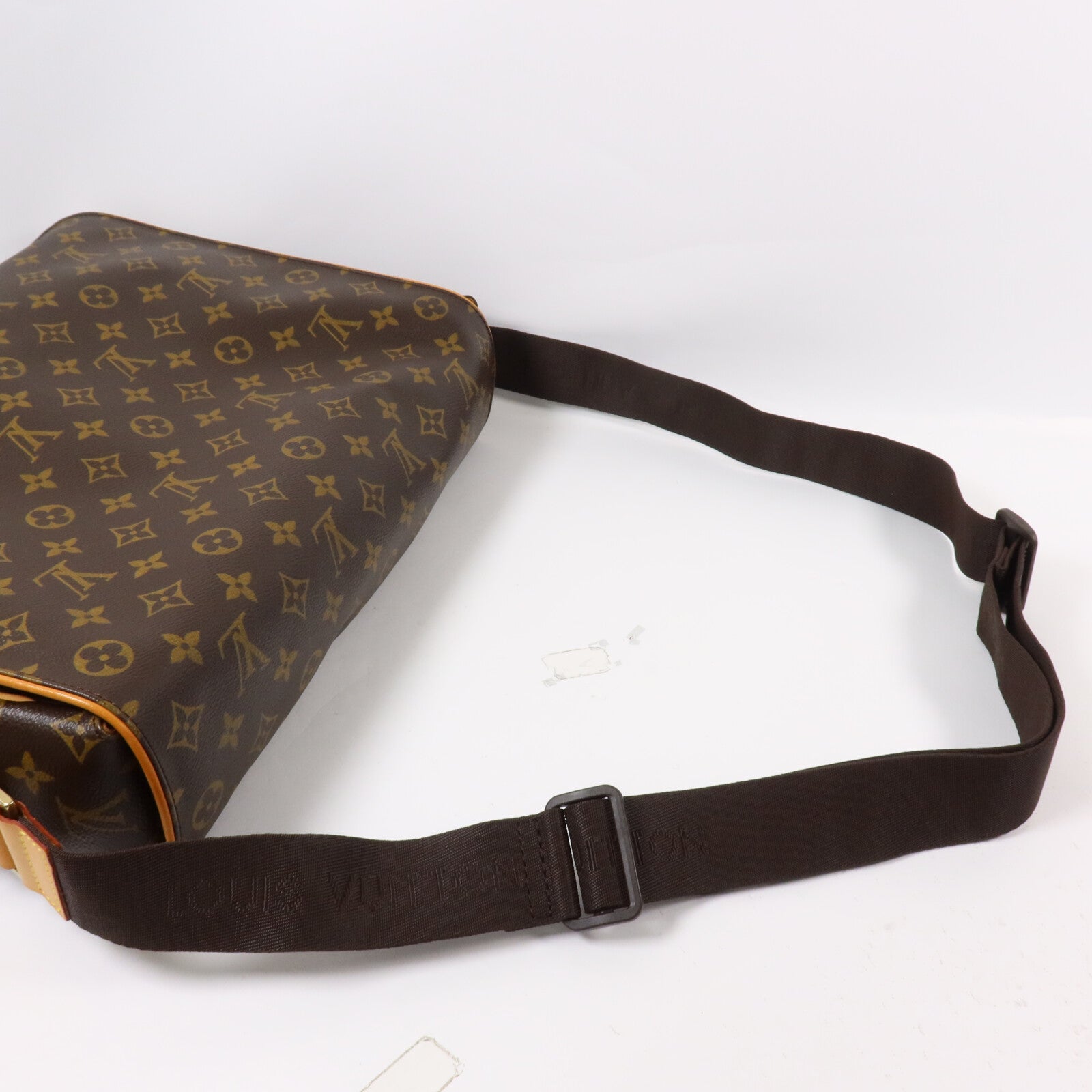 LOUIS VUITTON Monogram Abbesses肩背袋