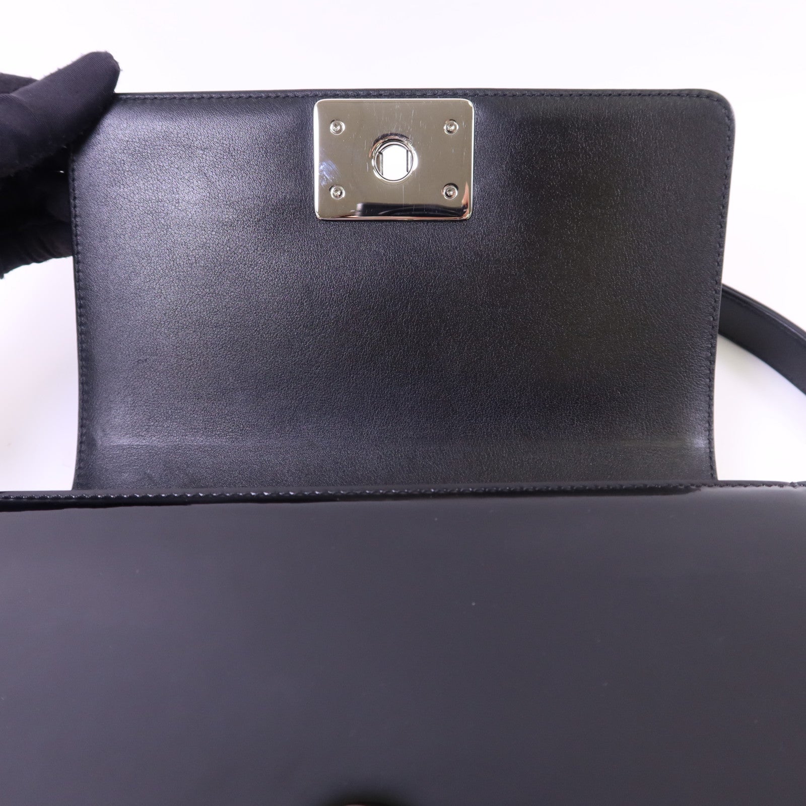 CHANEL 漆皮皮革Boy 20銀扣鏈帶肩背袋