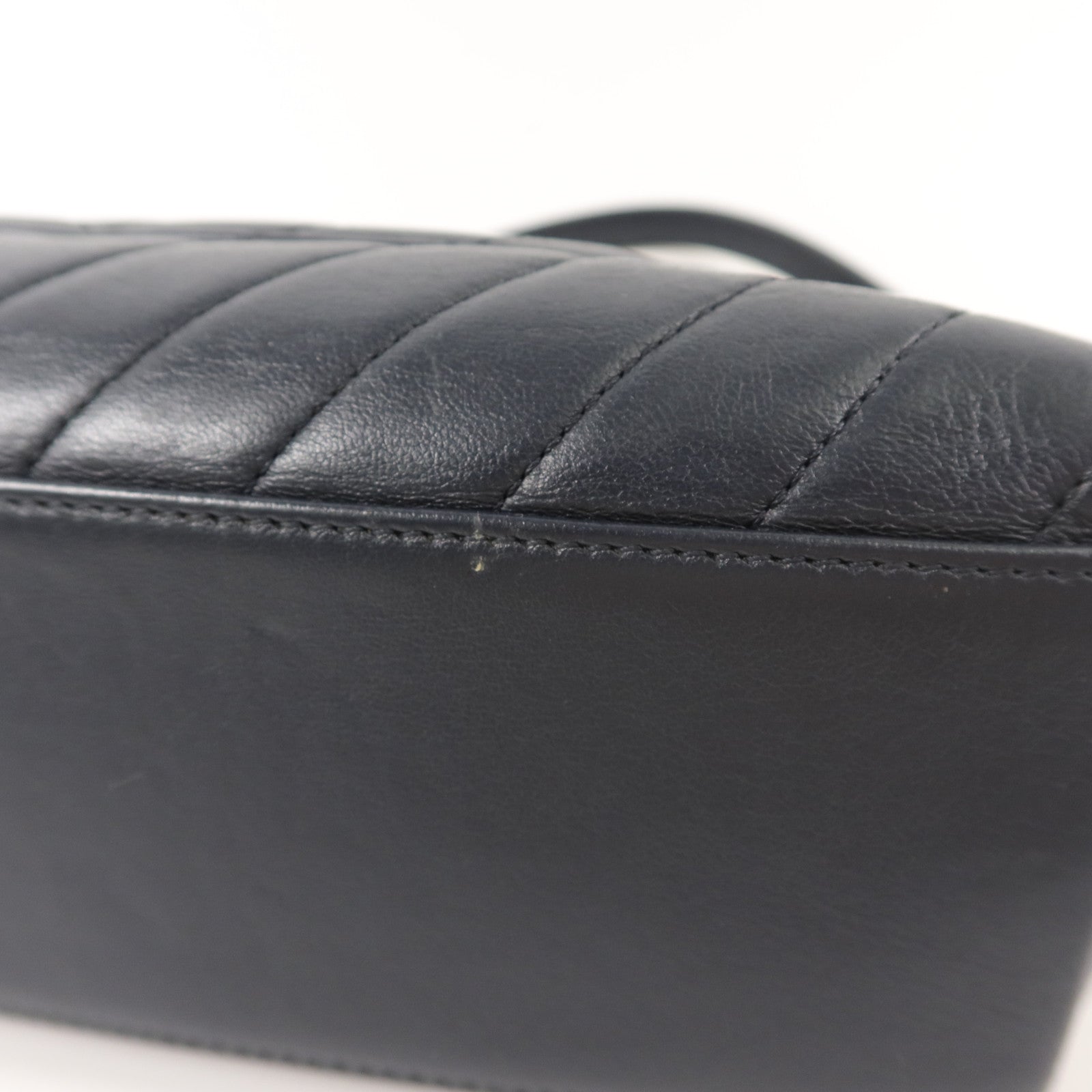 CHANEL 牛皮皮革Chevron V Stitch鏈帶手挽肩背兩用袋