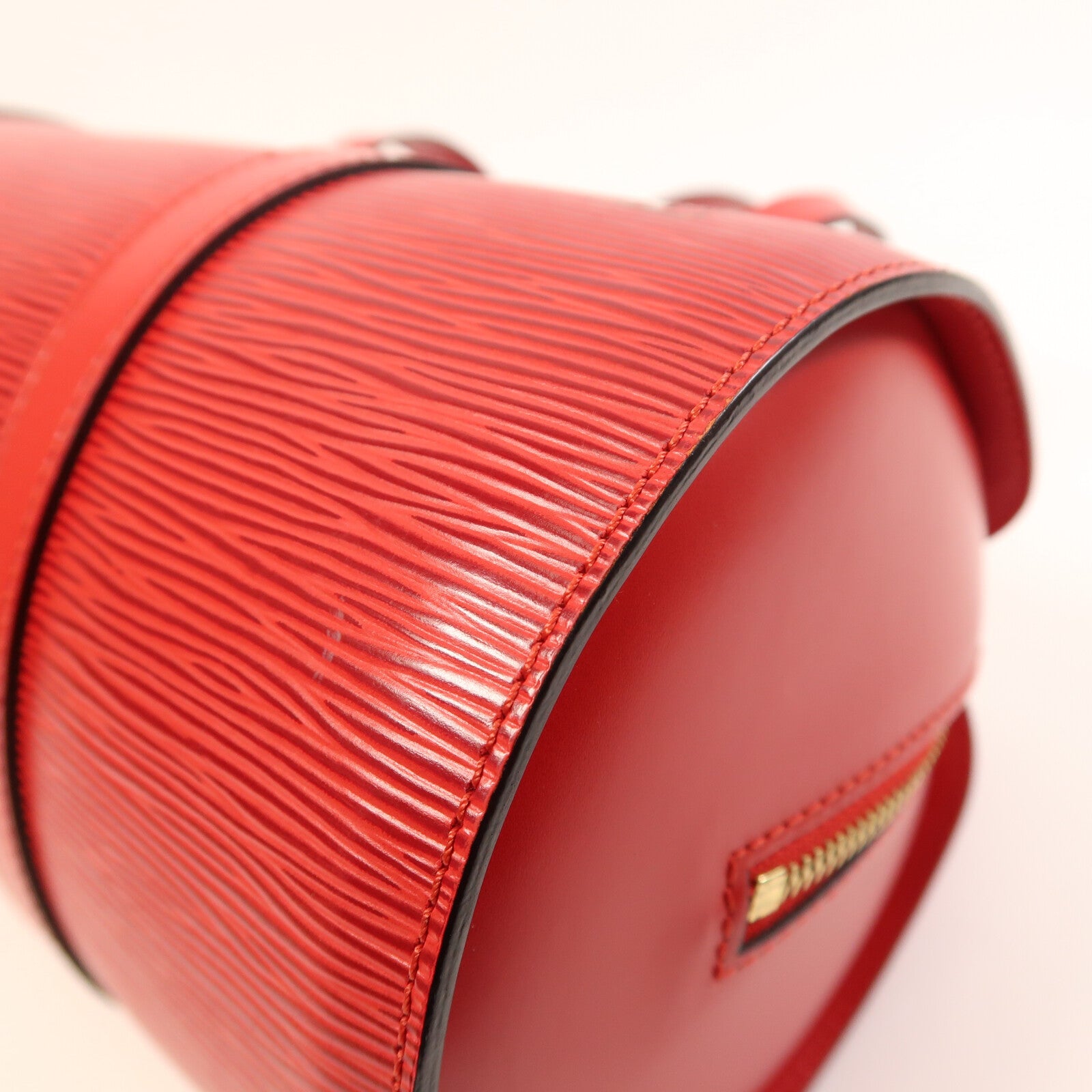 LOUIS VUITTON Epi Soufflot金扣肩背袋