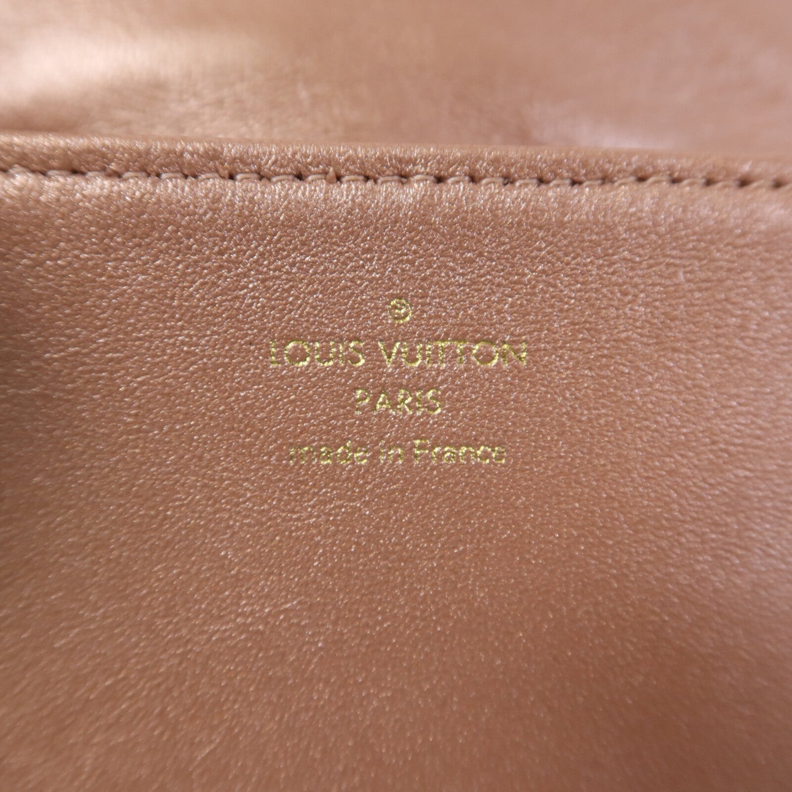 LOUIS VUITTON Monogram Embossed Coussin Belt Bag金扣鏈帶手挽肩背兩用袋