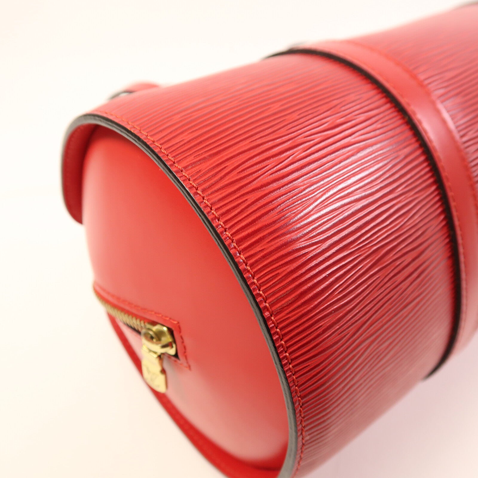 LOUIS VUITTON Epi Soufflot金扣肩背袋