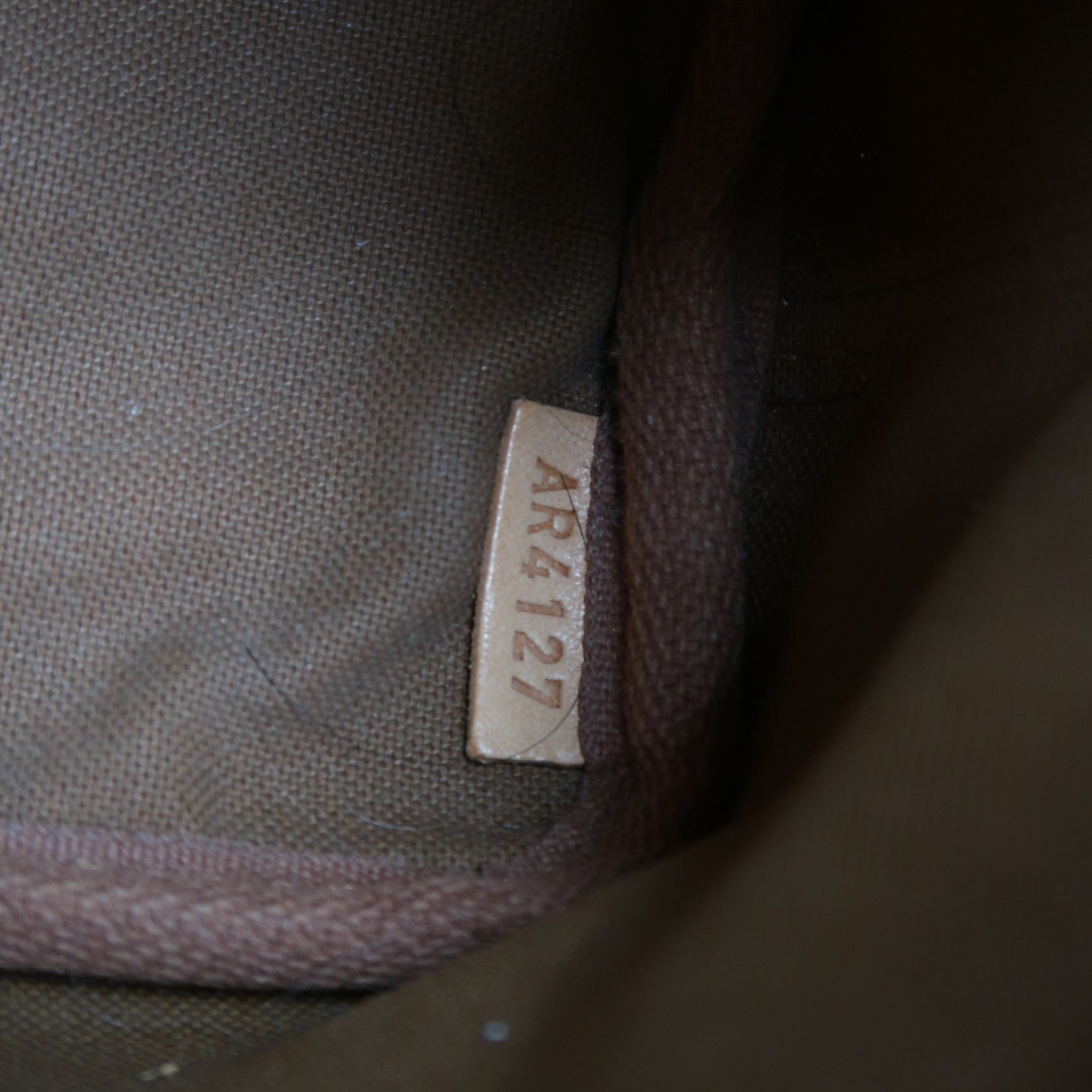 LOUIS VUITTON Monogram Nano Noe金扣肩背袋啡色