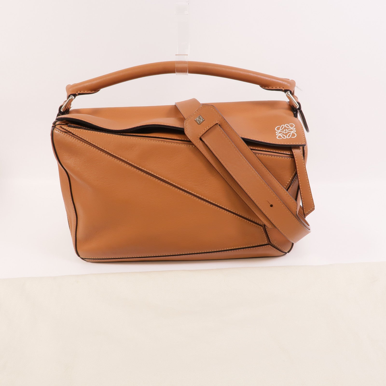 LOEWE 牛皮皮革Puzzle Medium手挽肩背兩用袋