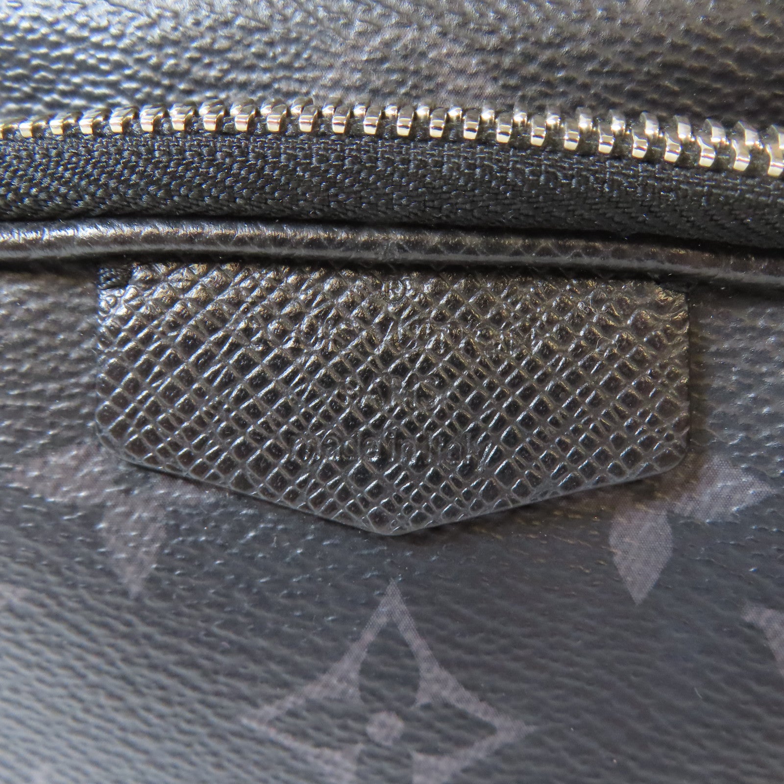 LOUIS VUITTON Monogram Eclipse Outdoor Pouch銀扣肩背袋黑色