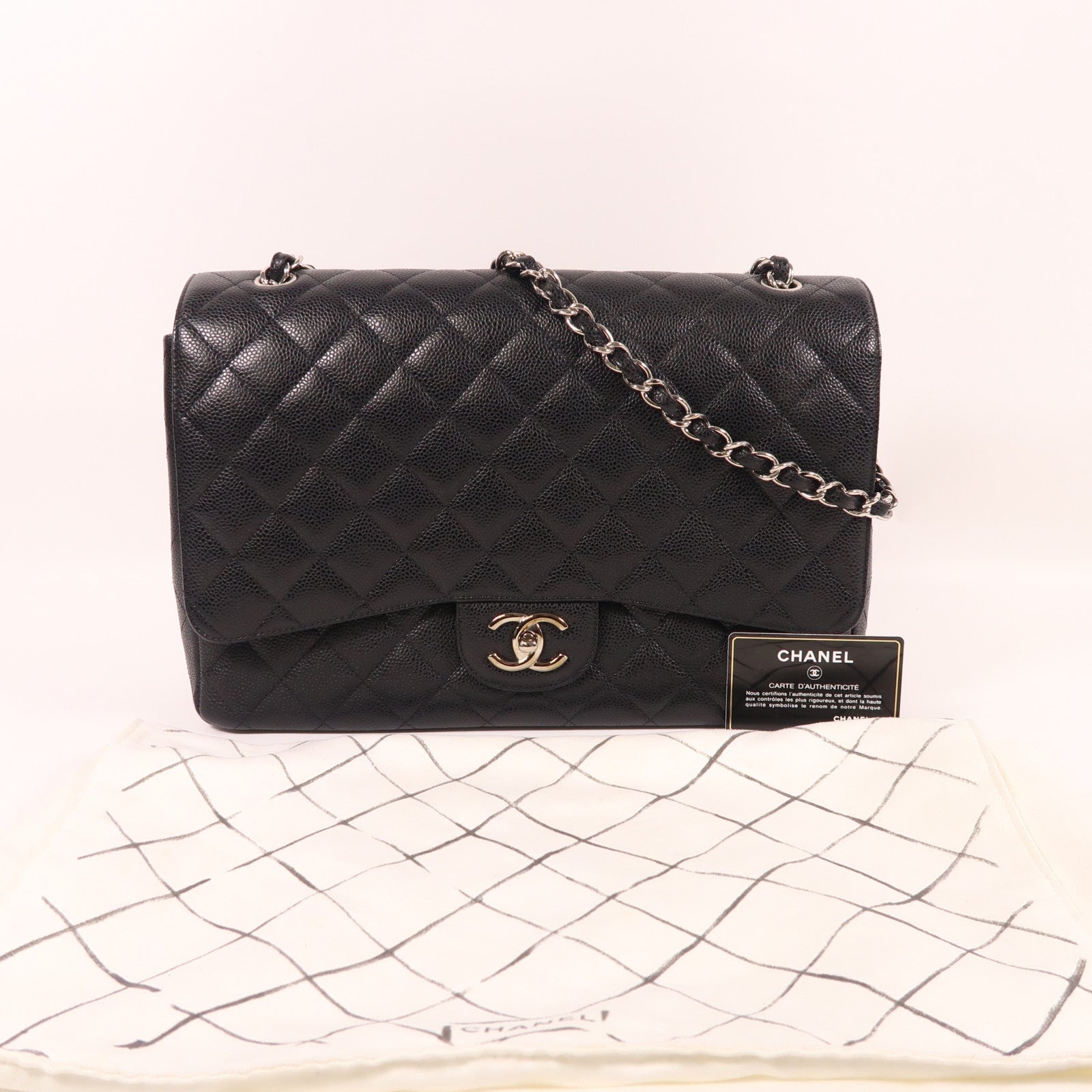 CHANEL 牛皮皮革Maxi Classic銀扣鏈帶肩背袋黑色