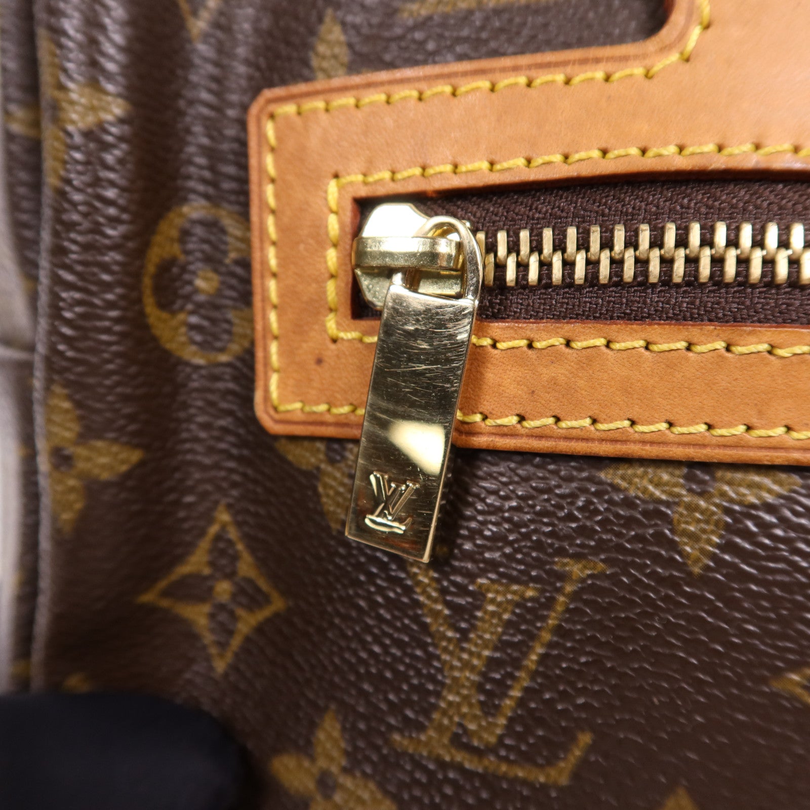 LOUIS VUITTON Monogram Cite GM金扣肩背袋