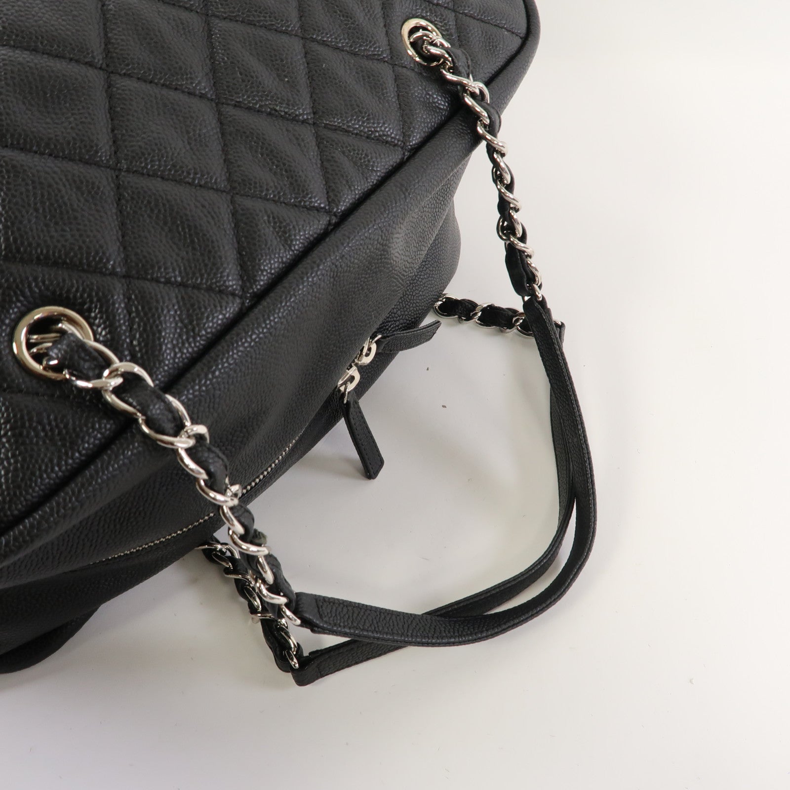 CHANEL 菱格Caviar皮革Chain Shoulder銀扣鏈帶肩背袋黑色