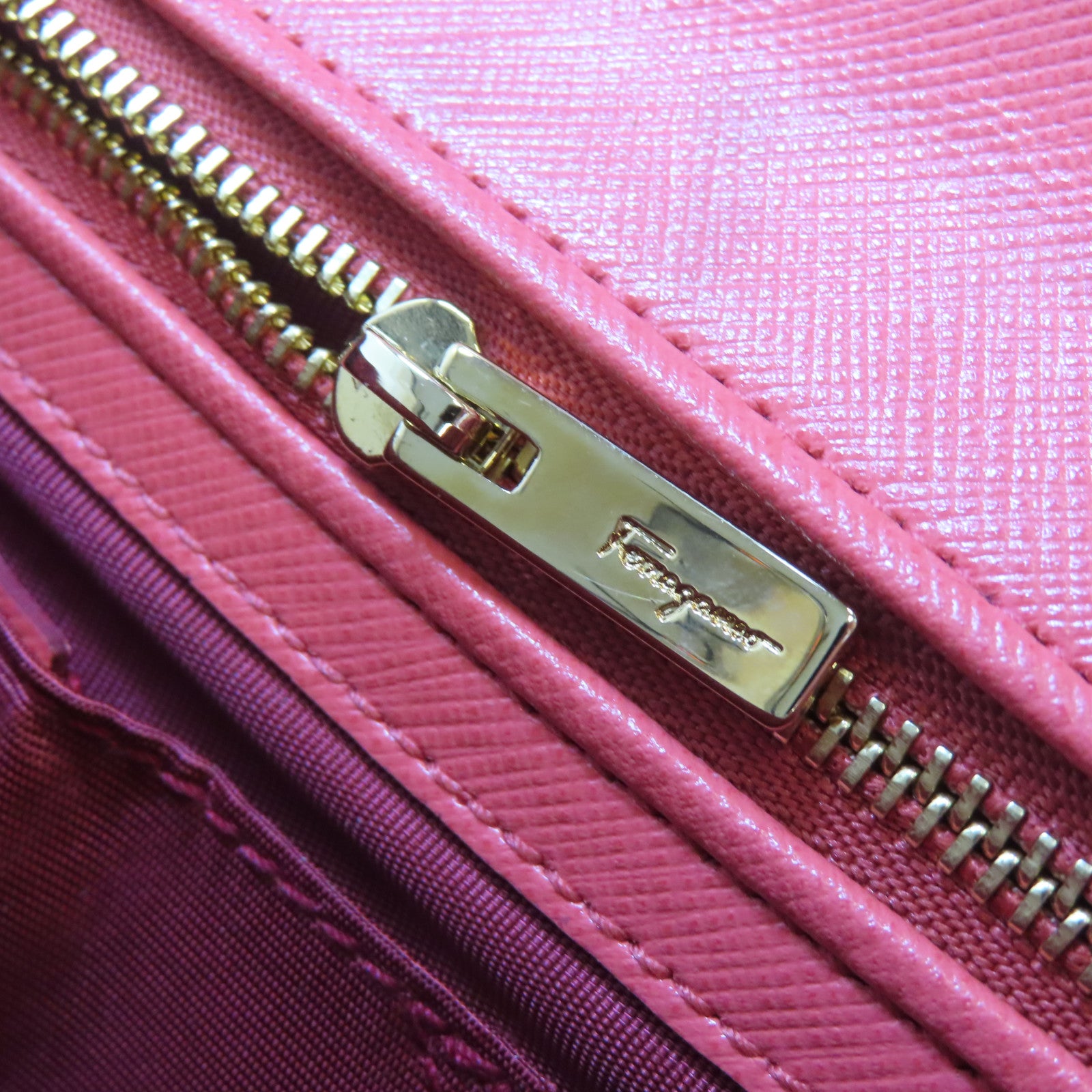 Salvatore Ferragamo 牛皮皮革Clutch Bag金扣手拿包橙色