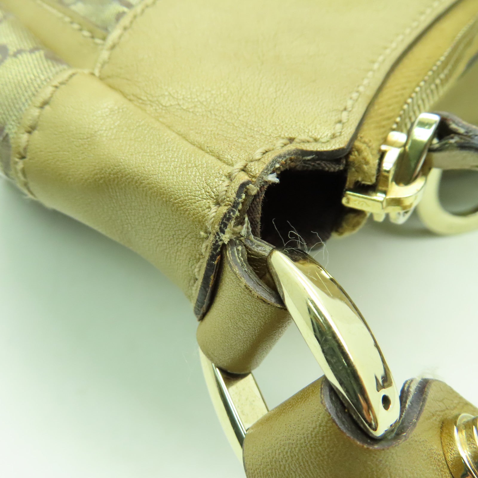 GUCCI 塗層帆布Shoulder Bag金扣肩背袋金色