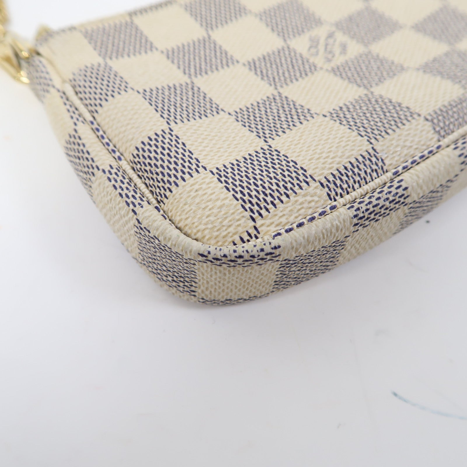 LOUIS VUITTON Damier Azur Mini Pochette Accessoires金扣手拿包白色/藍色