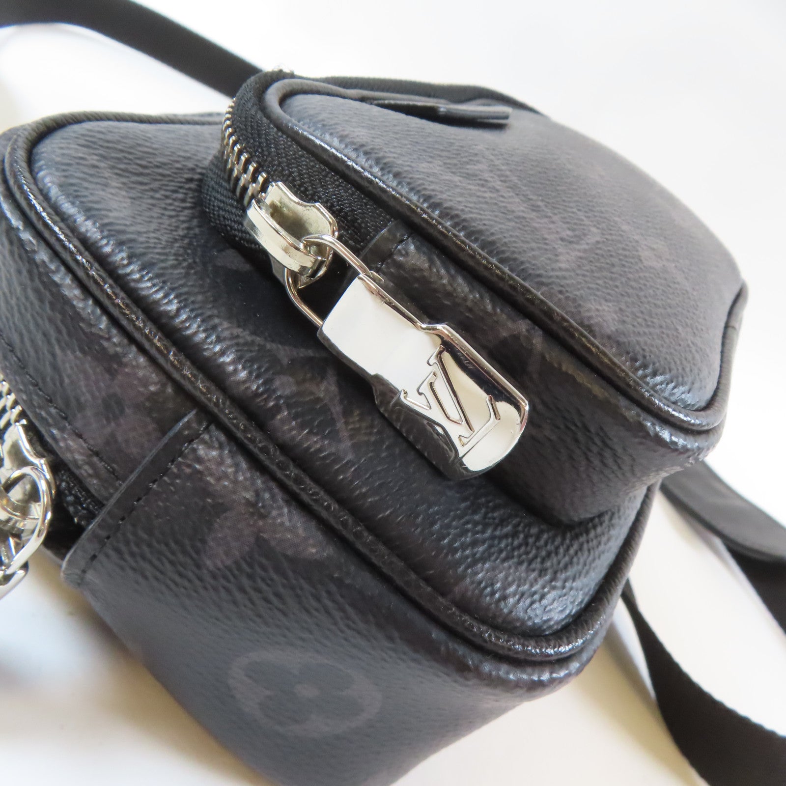 LOUIS VUITTON Monogram Eclipse Outdoor Pouch銀扣肩背袋黑色