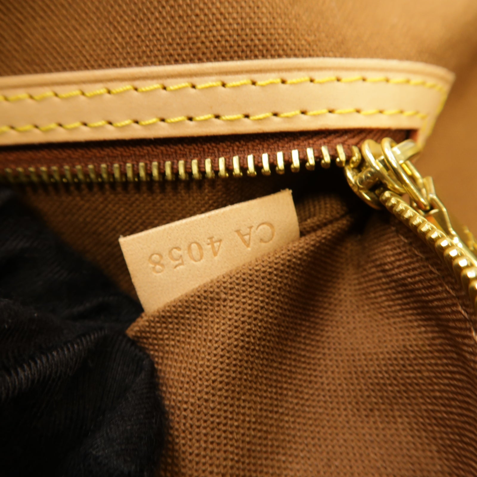 LOUIS VUITTON Monogram Valmy MM Shoulder Bag金扣肩背袋