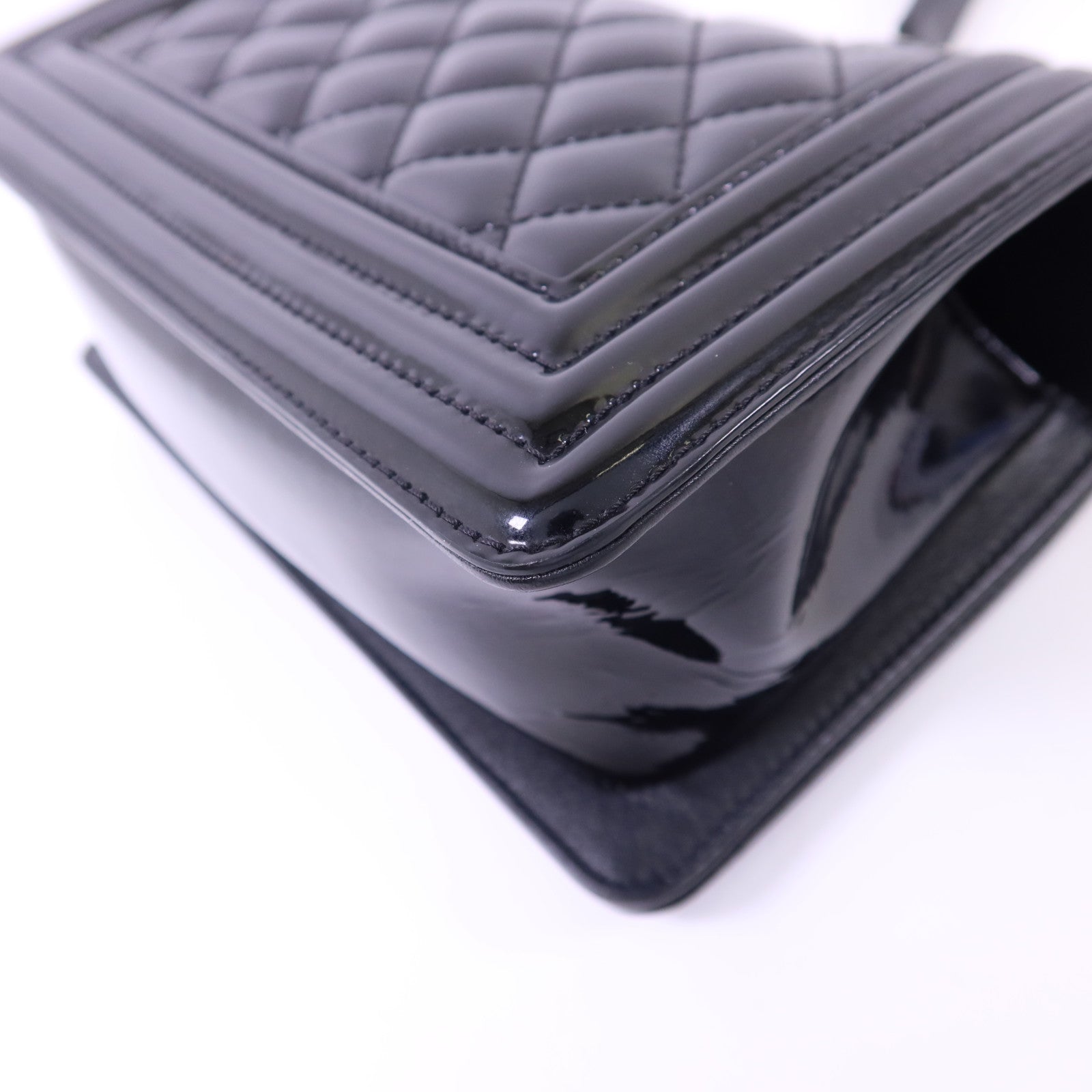 CHANEL 漆皮皮革Boy 20銀扣鏈帶肩背袋