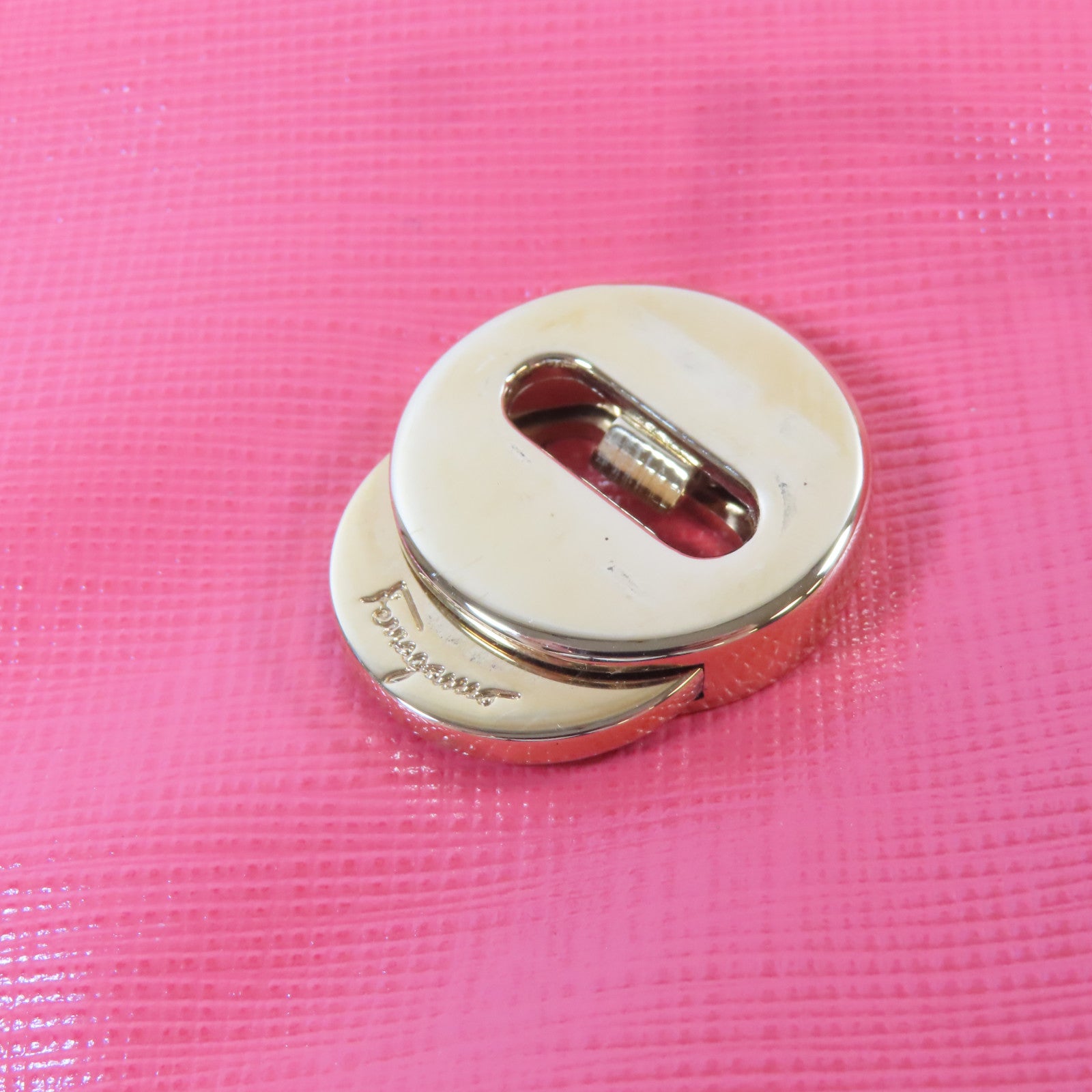 Salvatore Ferragamo 牛皮皮革Clutch Bag金扣手拿包橙色