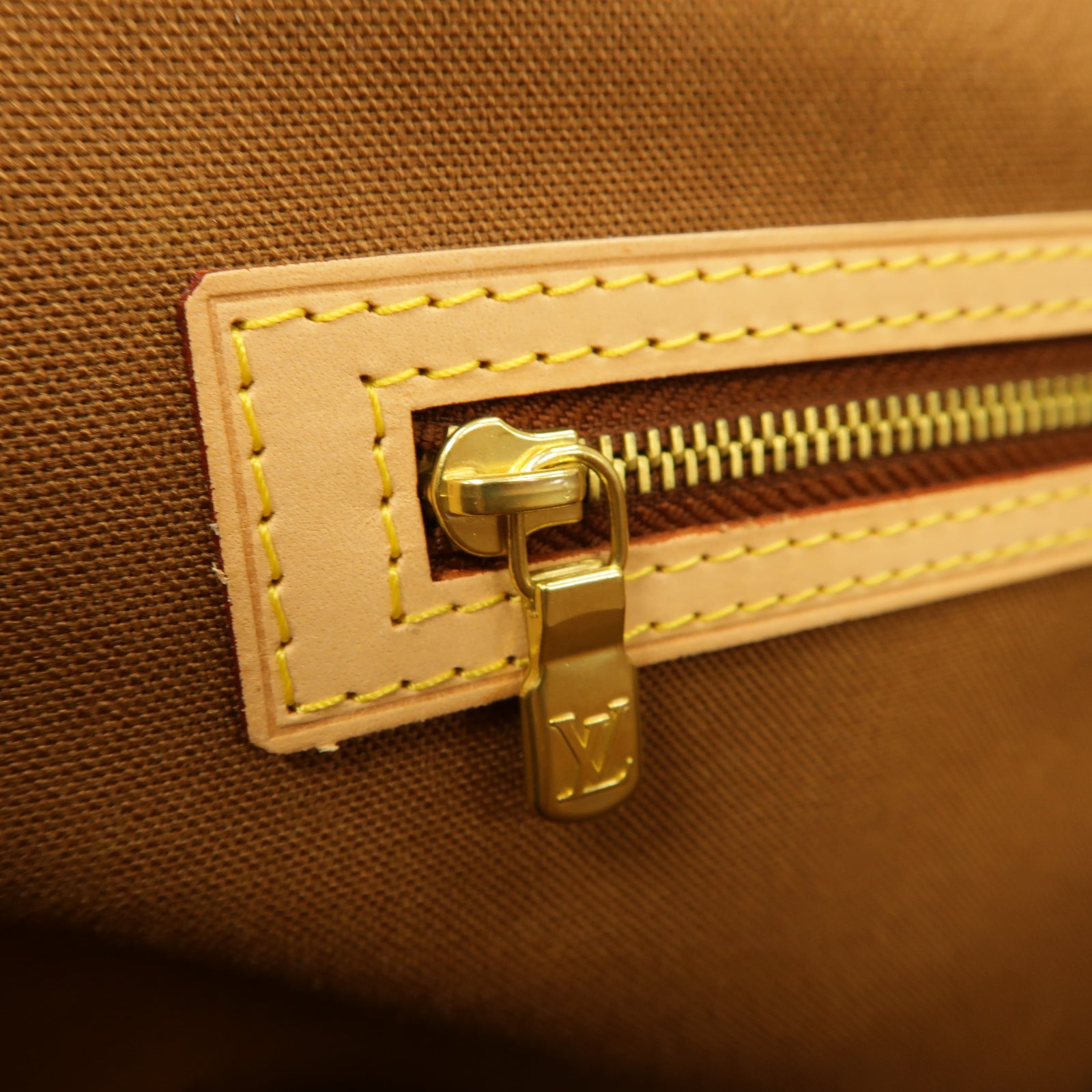 LOUIS VUITTON Monogram Valmy MM Shoulder Bag金扣肩背袋