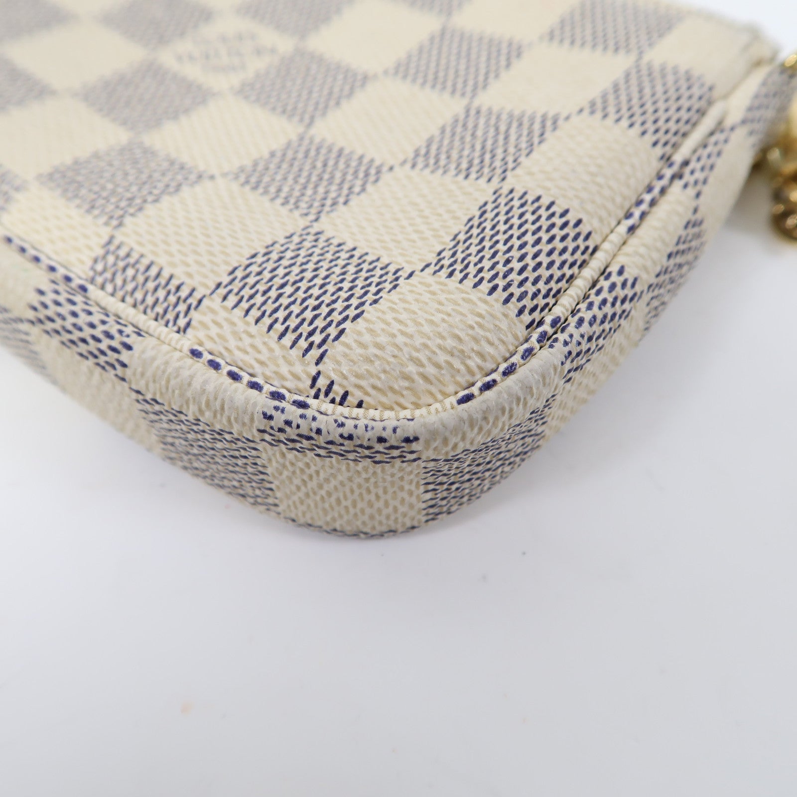 LOUIS VUITTON Damier Azur Mini Pochette Accessoires金扣手拿包白色/藍色