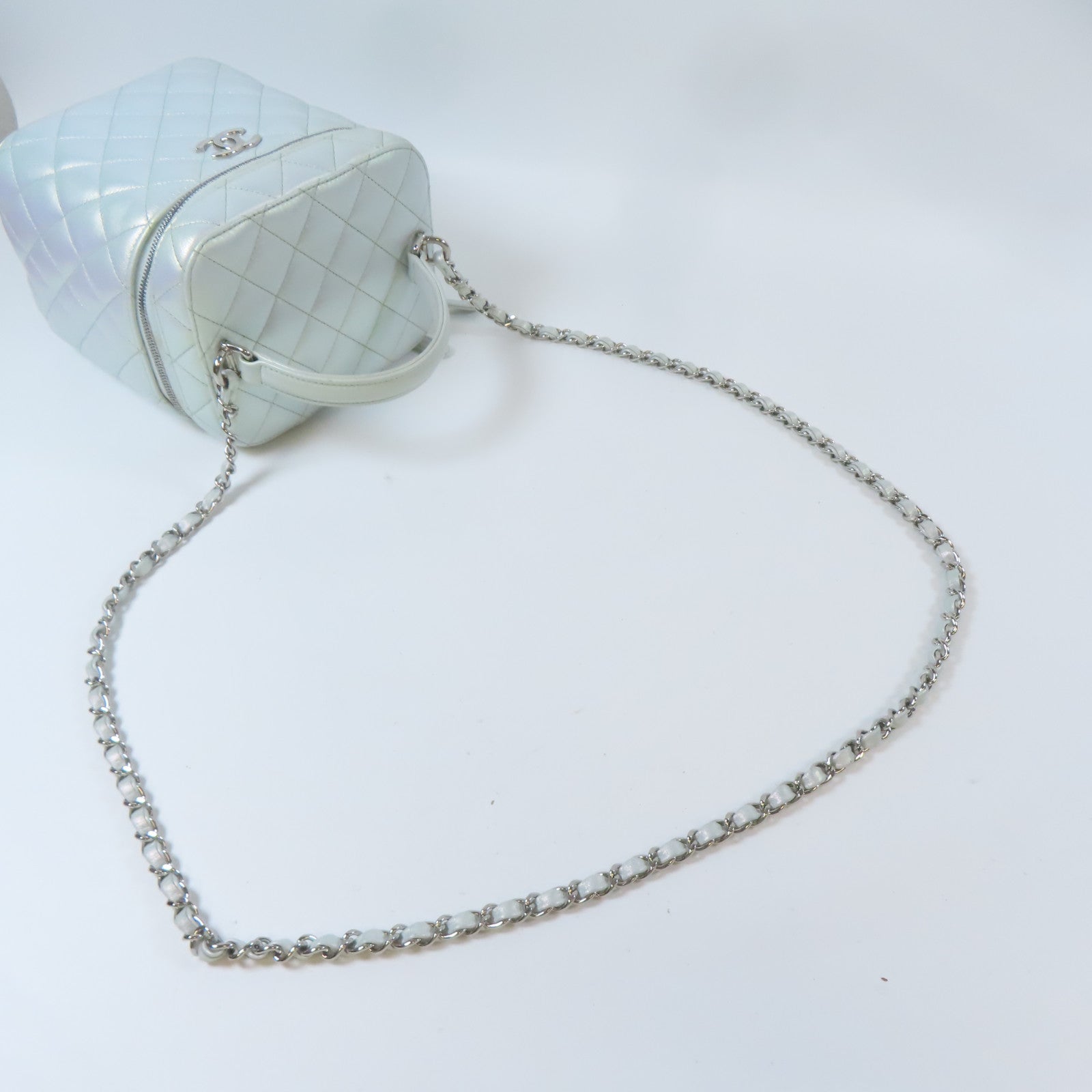 CHANEL 【激減優惠】菱格牛皮皮革Vanity Case銀扣鏈帶肩背袋淺綠色