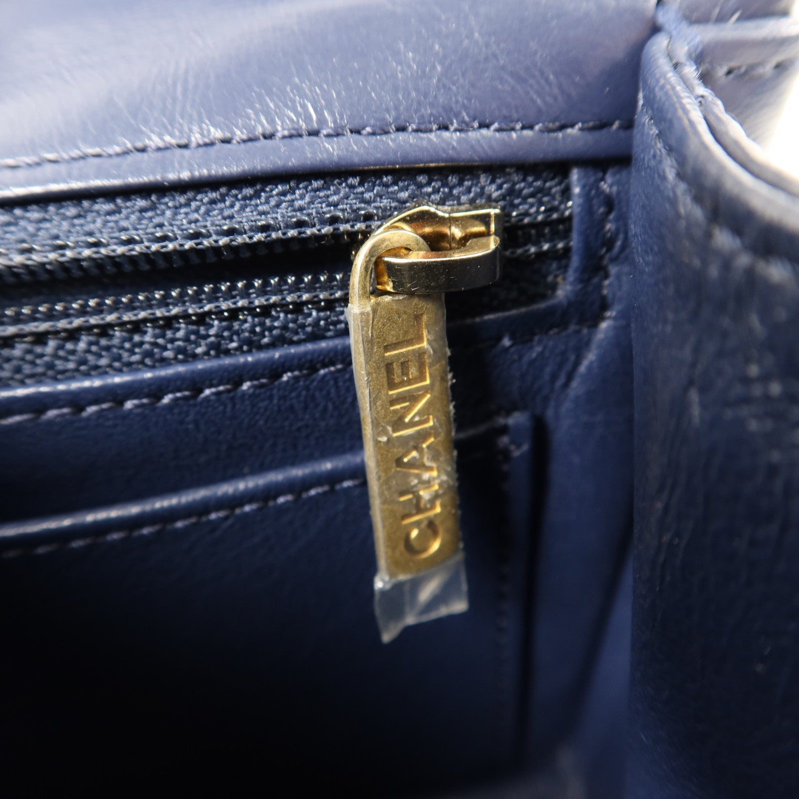 CHANEL 牛皮皮革2.55金扣鏈帶肩背袋