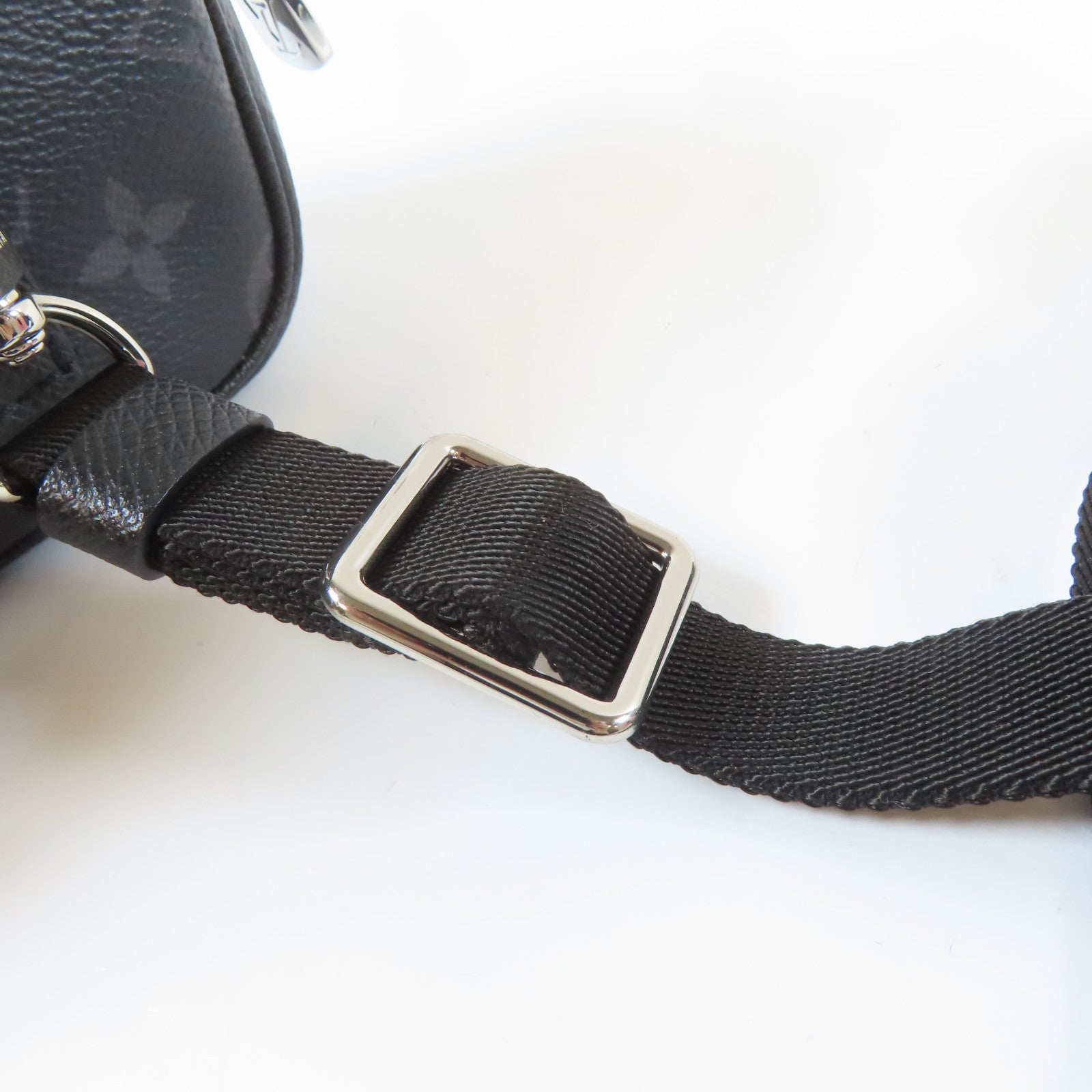 LOUIS VUITTON Monogram Eclipse Outdoor Pouch銀扣肩背袋黑色