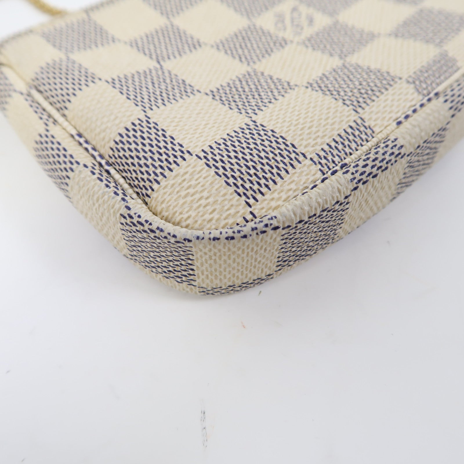 LOUIS VUITTON Damier Azur Mini Pochette Accessoires金扣手拿包白色/藍色