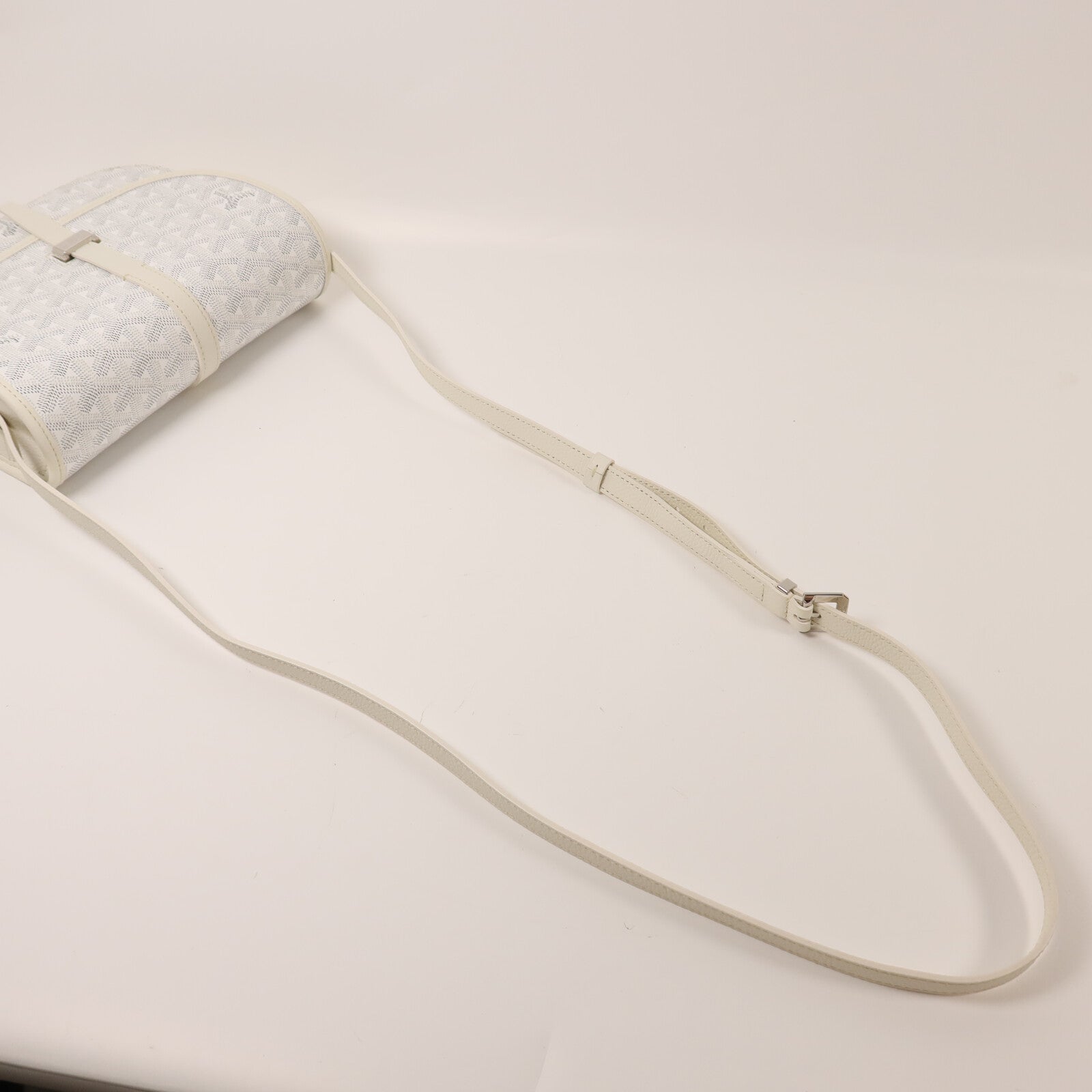 GOYARD 【激減優惠】牛皮皮革Belvedere PM銀扣肩背袋