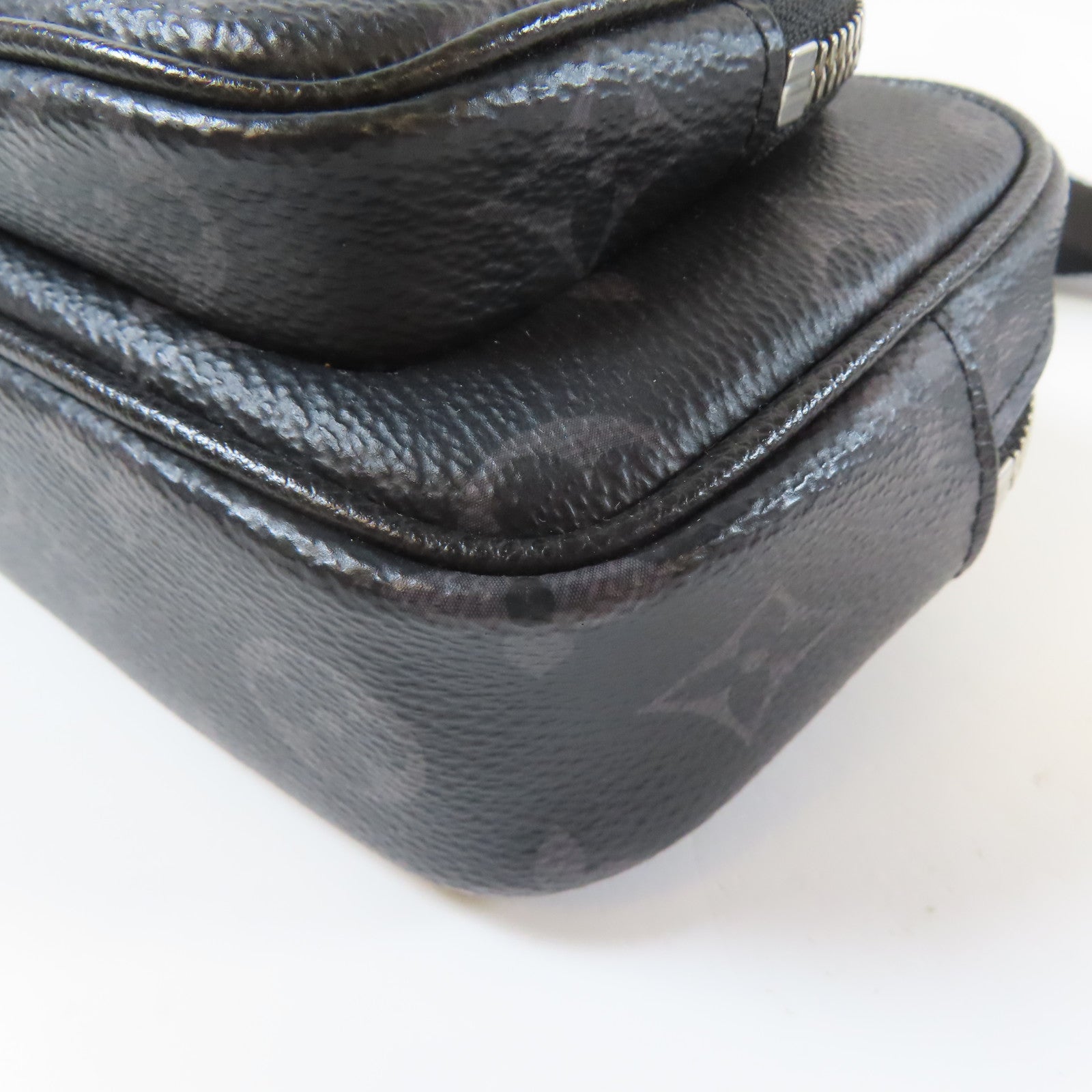 LOUIS VUITTON Monogram Eclipse Outdoor Pouch銀扣肩背袋黑色