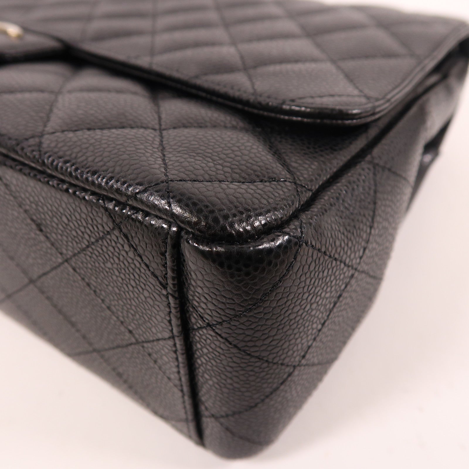 CHANEL 牛皮皮革Maxi Classic銀扣鏈帶肩背袋黑色