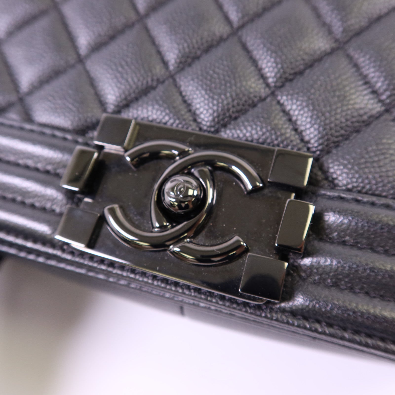 CHANEL 牛皮皮革Boy 25黑扣鏈帶肩背袋