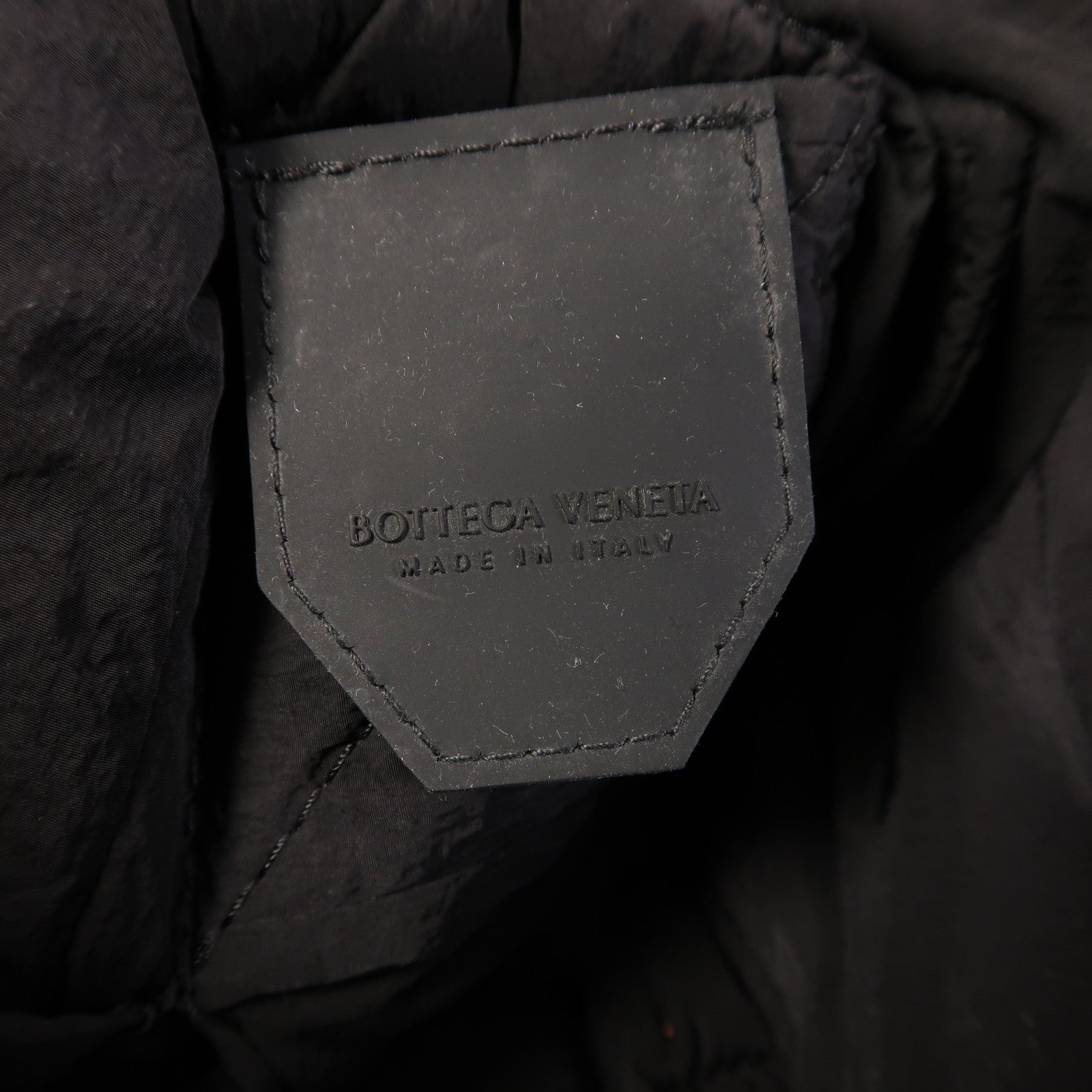 BOTTEGA VENETA 尼龍Padded Tech Cassette銀扣肩背袋