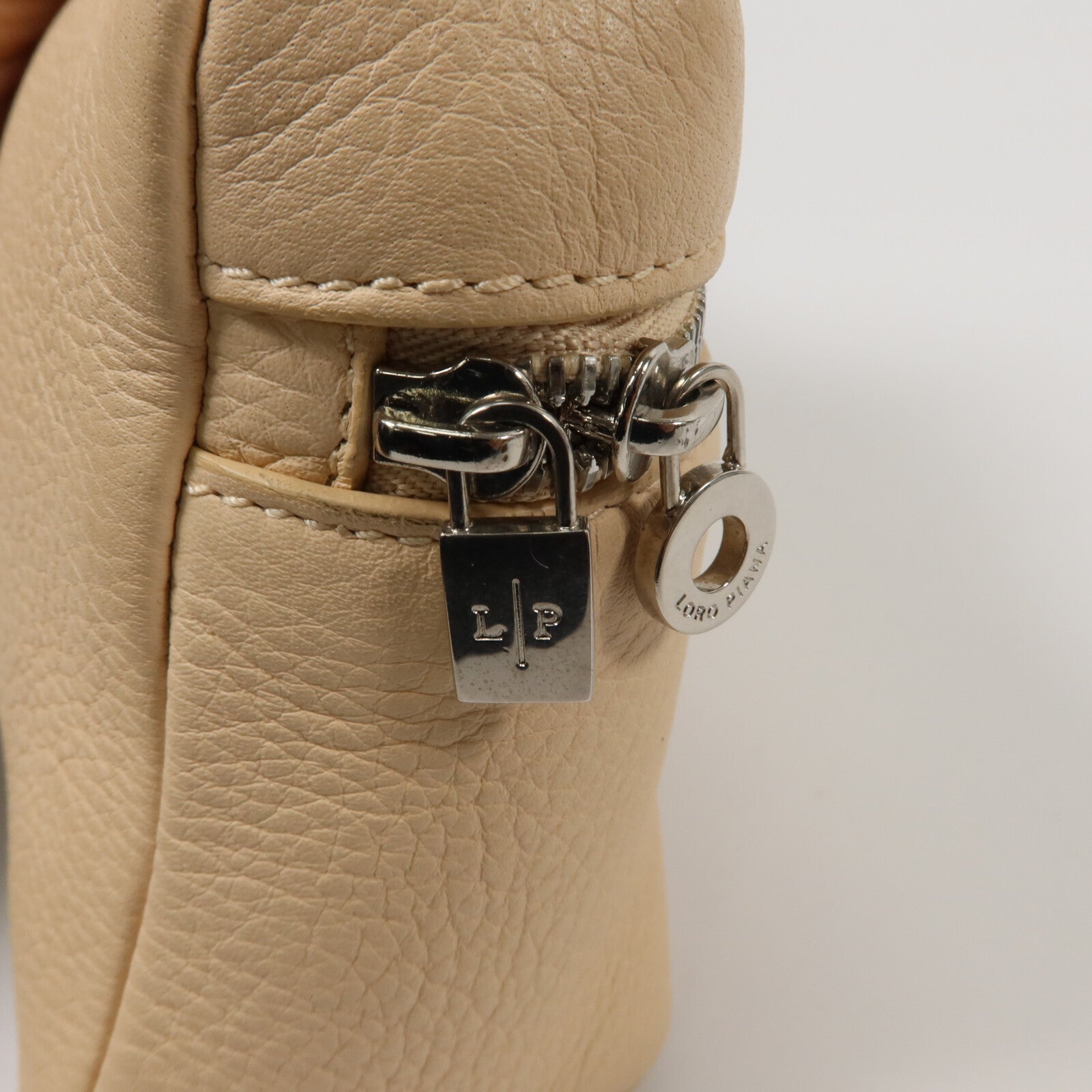 Loro Piana 牛皮皮革Extra Pocket L19手挽肩背兩用袋