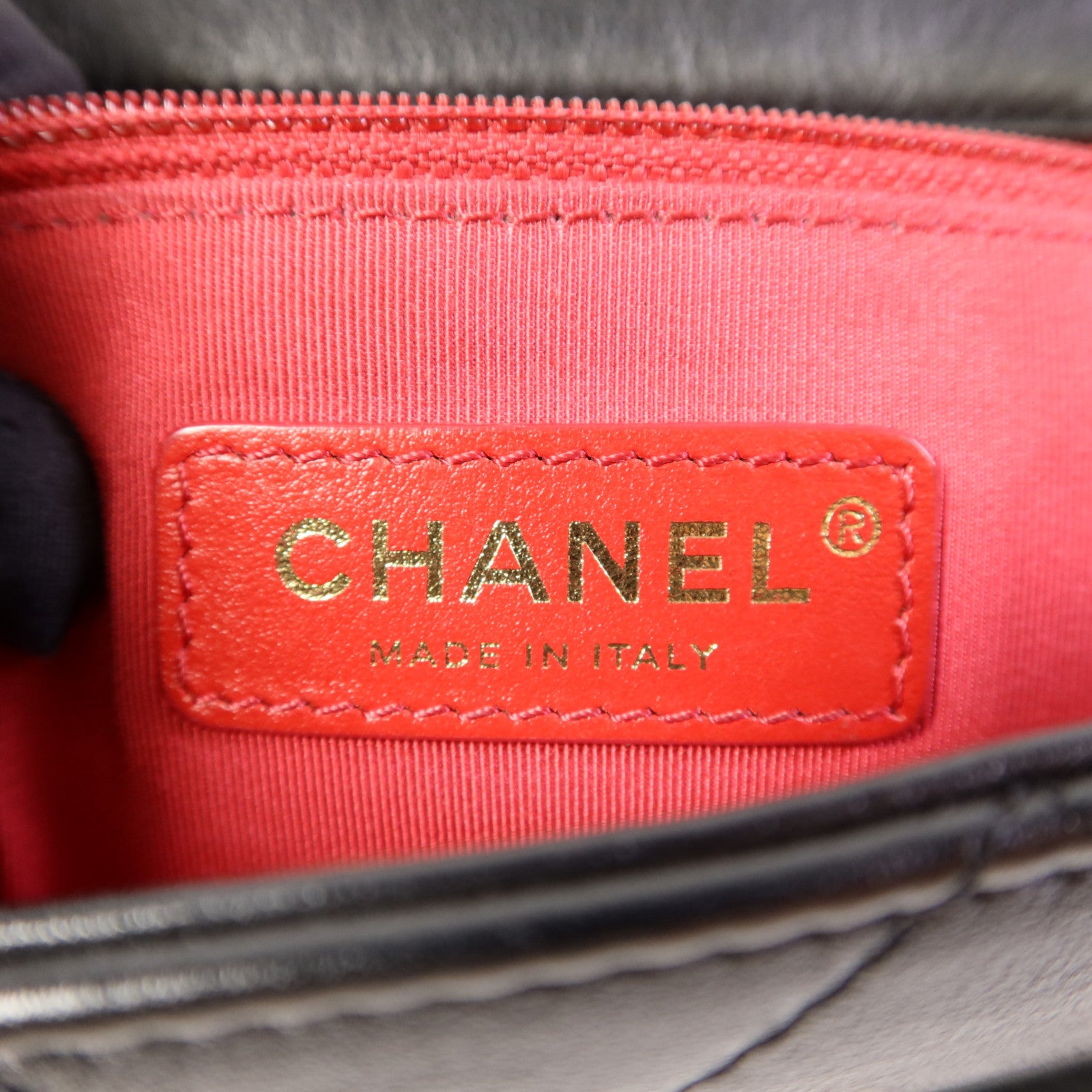 CHANEL 牛皮皮革Enchained Flap Bag金扣鏈帶肩背袋