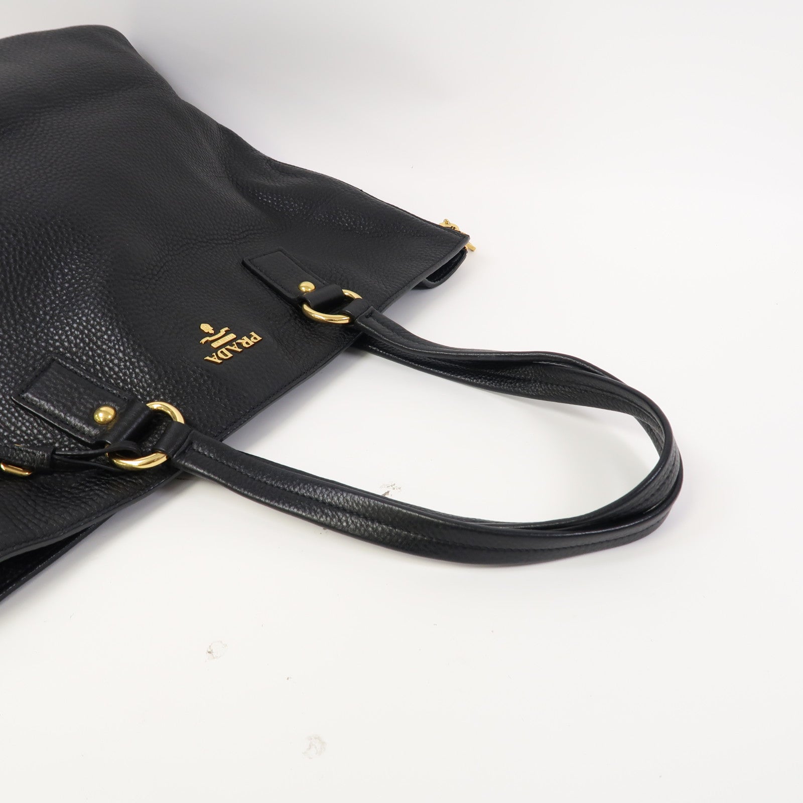 PRADA 牛皮皮革Shoulder Bag金扣肩背袋黑色