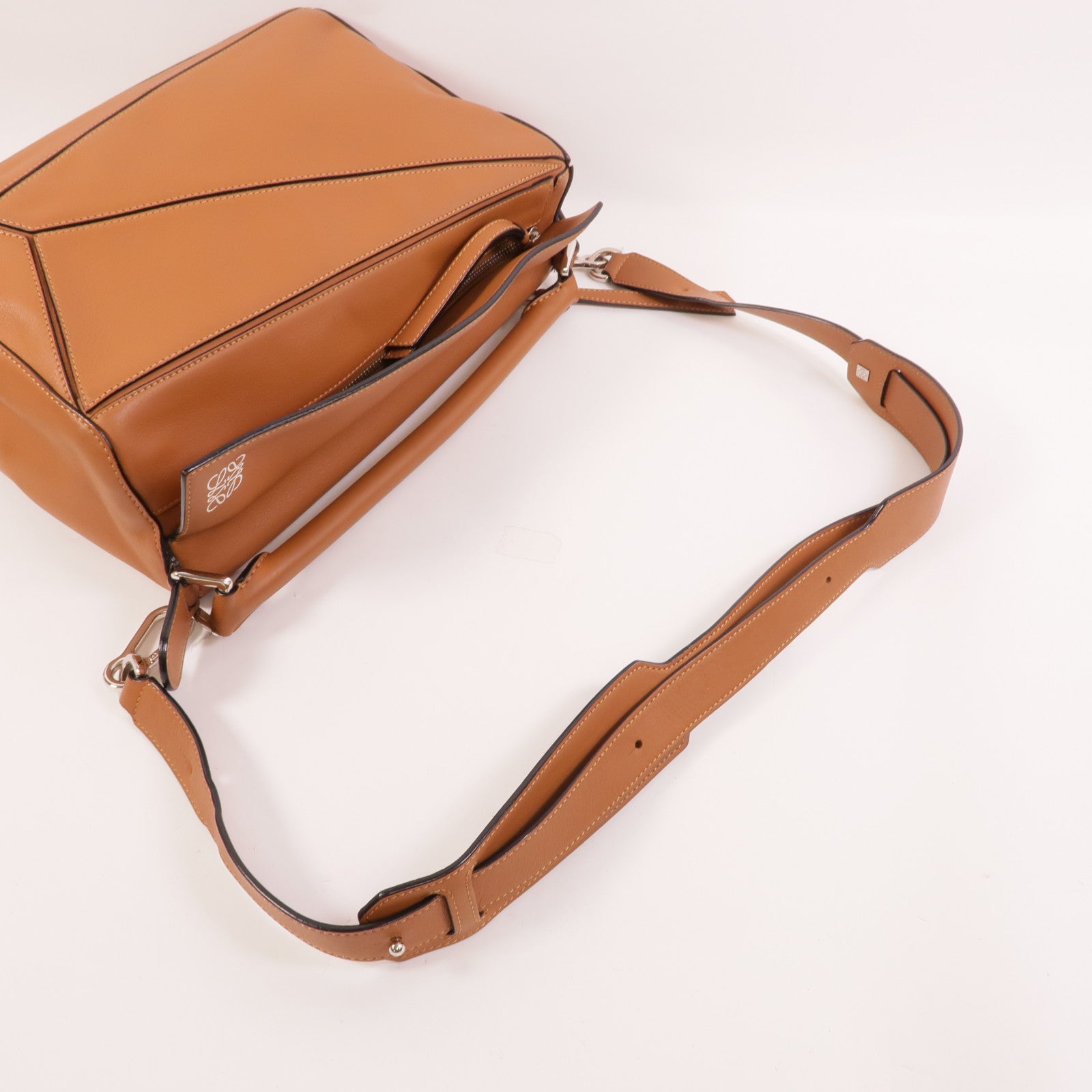 LOEWE 牛皮皮革Puzzle Medium手挽肩背兩用袋