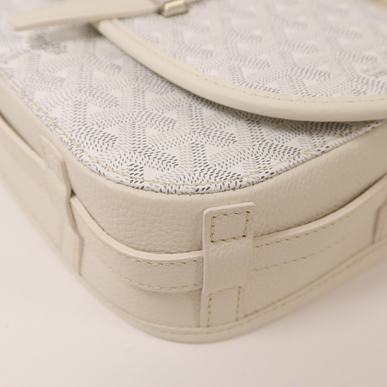 GOYARD 【激減優惠】牛皮皮革Belvedere PM銀扣肩背袋