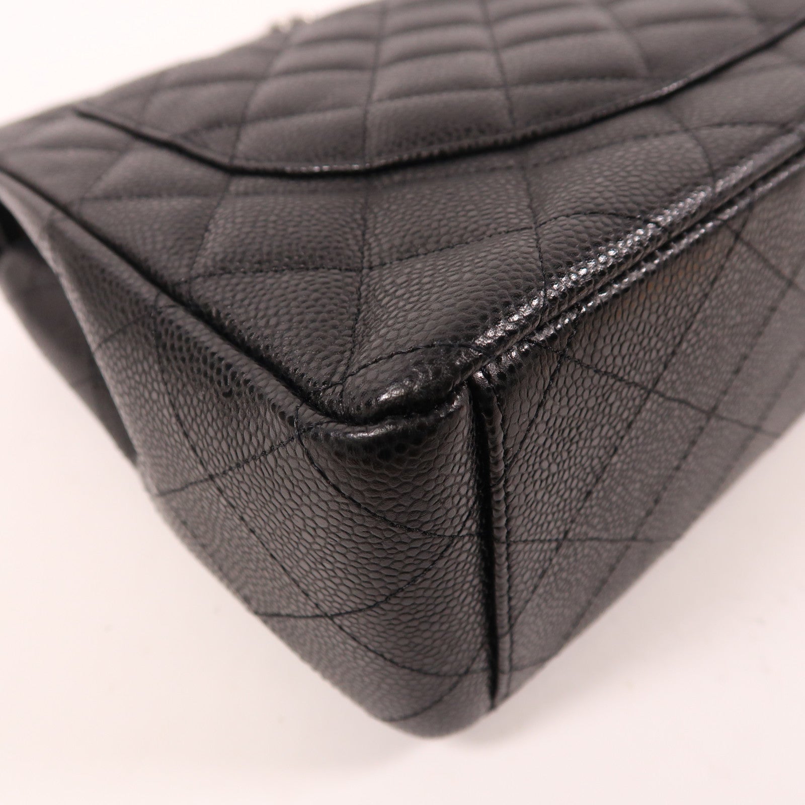 CHANEL 牛皮皮革Maxi Classic銀扣鏈帶肩背袋黑色