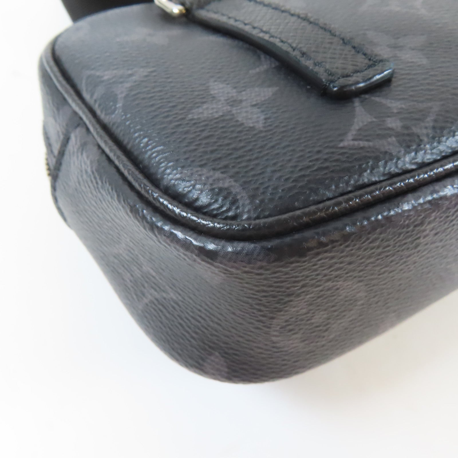 LOUIS VUITTON Monogram Eclipse Outdoor Pouch銀扣肩背袋黑色