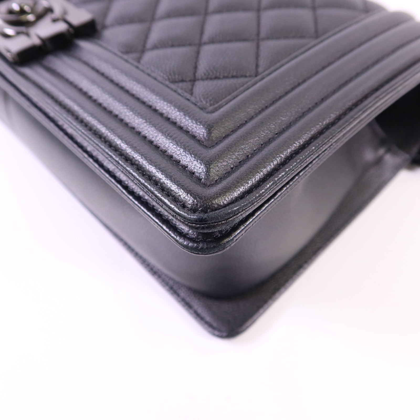 CHANEL 牛皮皮革Boy 25黑扣鏈帶肩背袋