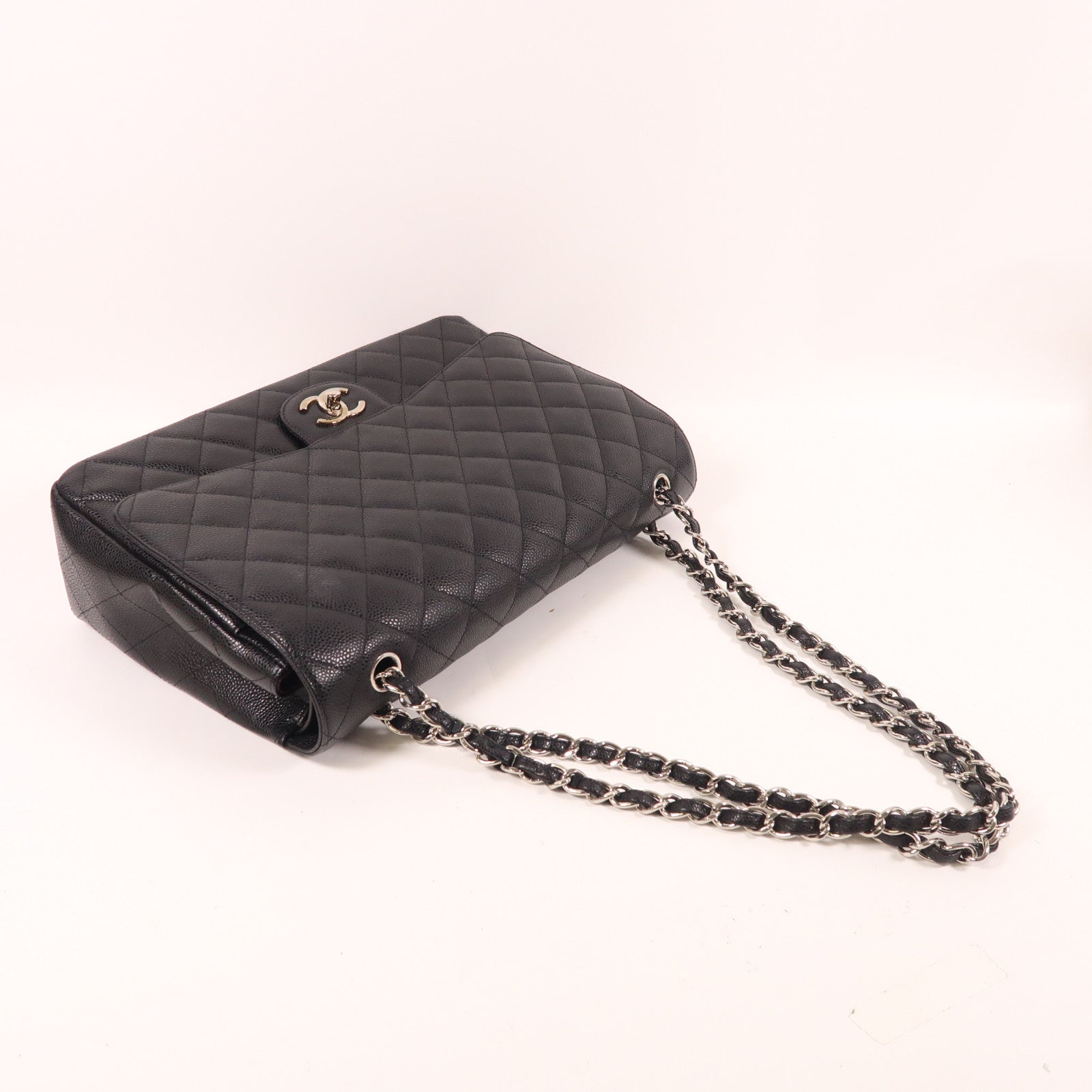 CHANEL 牛皮皮革Maxi Classic銀扣鏈帶肩背袋黑色