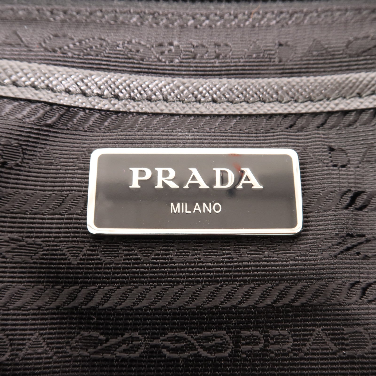 PRADA 尼龍Backpack銀扣背包