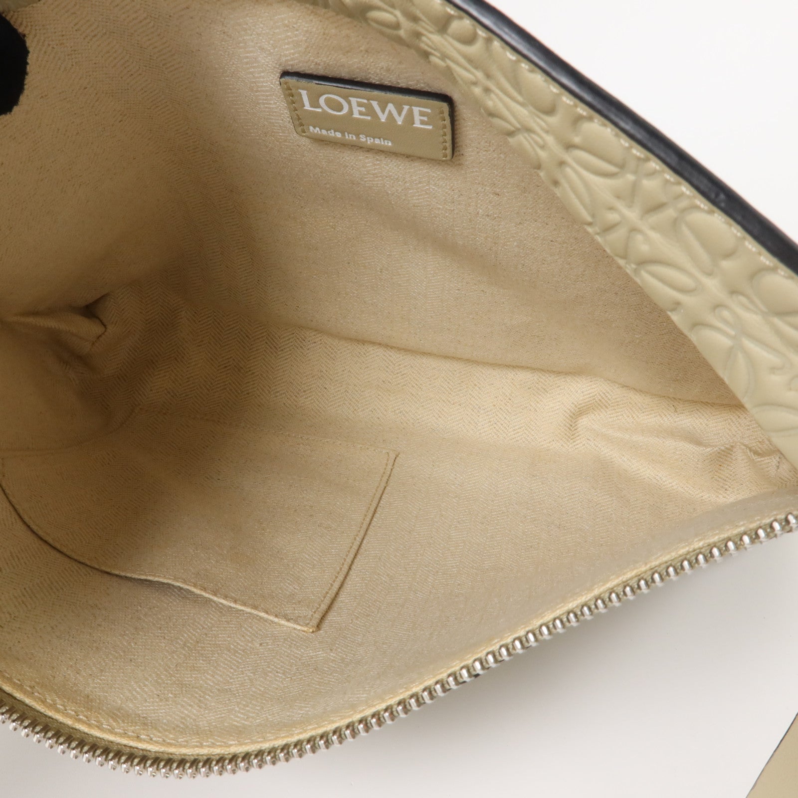 LOEWE 牛皮皮革T Pouch銀扣手拿包