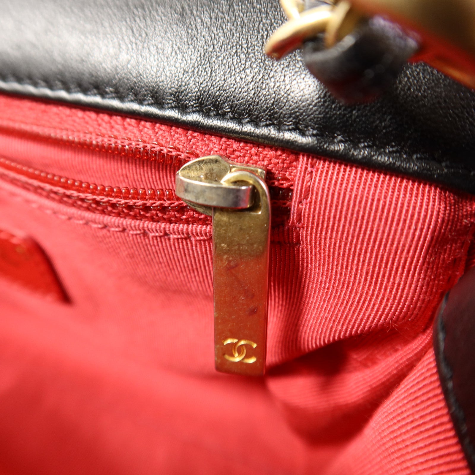 CHANEL 【激減優惠】牛皮皮革Enchained Flap Bag金扣鏈帶肩背袋