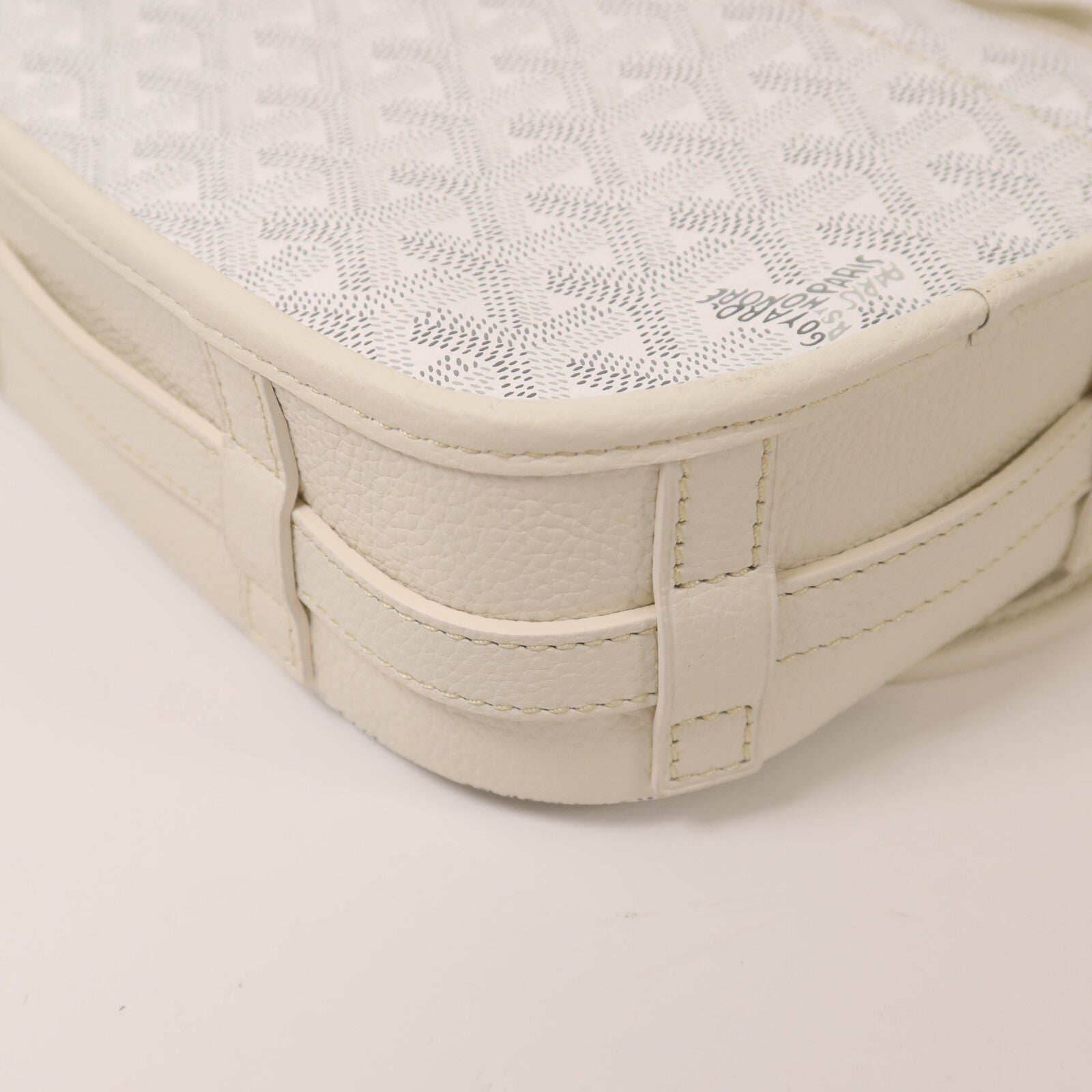 GOYARD 【激減優惠】牛皮皮革Belvedere PM銀扣肩背袋