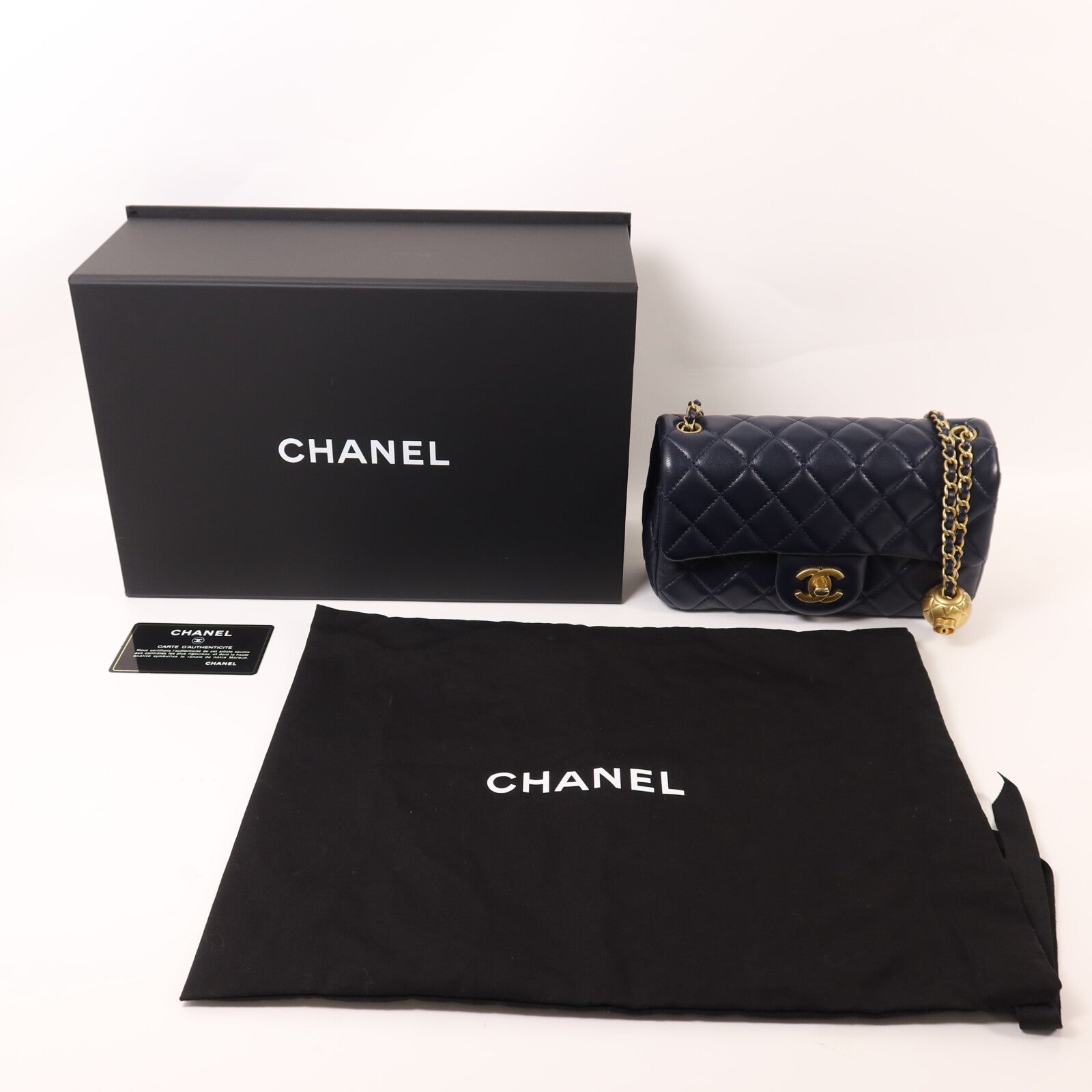 CHANEL 羊皮皮革Flap Bag With Pearl金扣鏈帶肩背袋