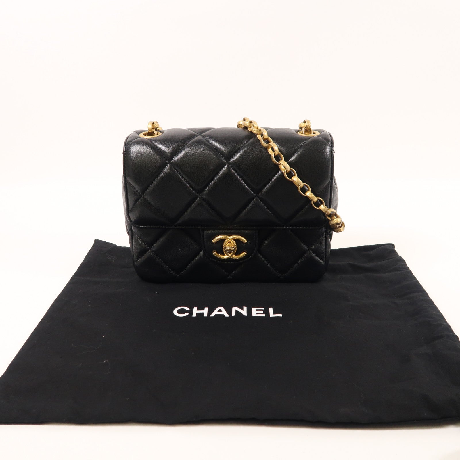 CHANEL 羊皮皮革Medallion Flap金扣鏈帶肩背袋