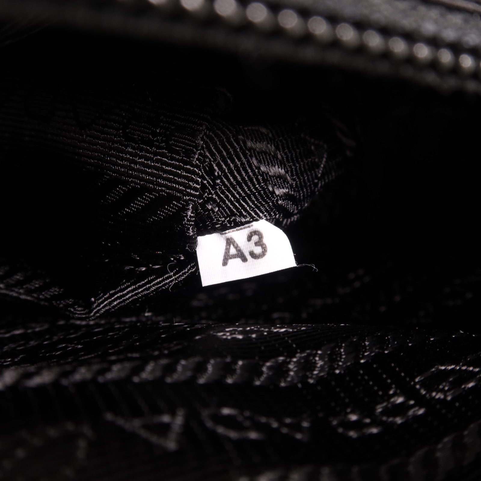 PRADA 尼龍Backpack銀扣背包