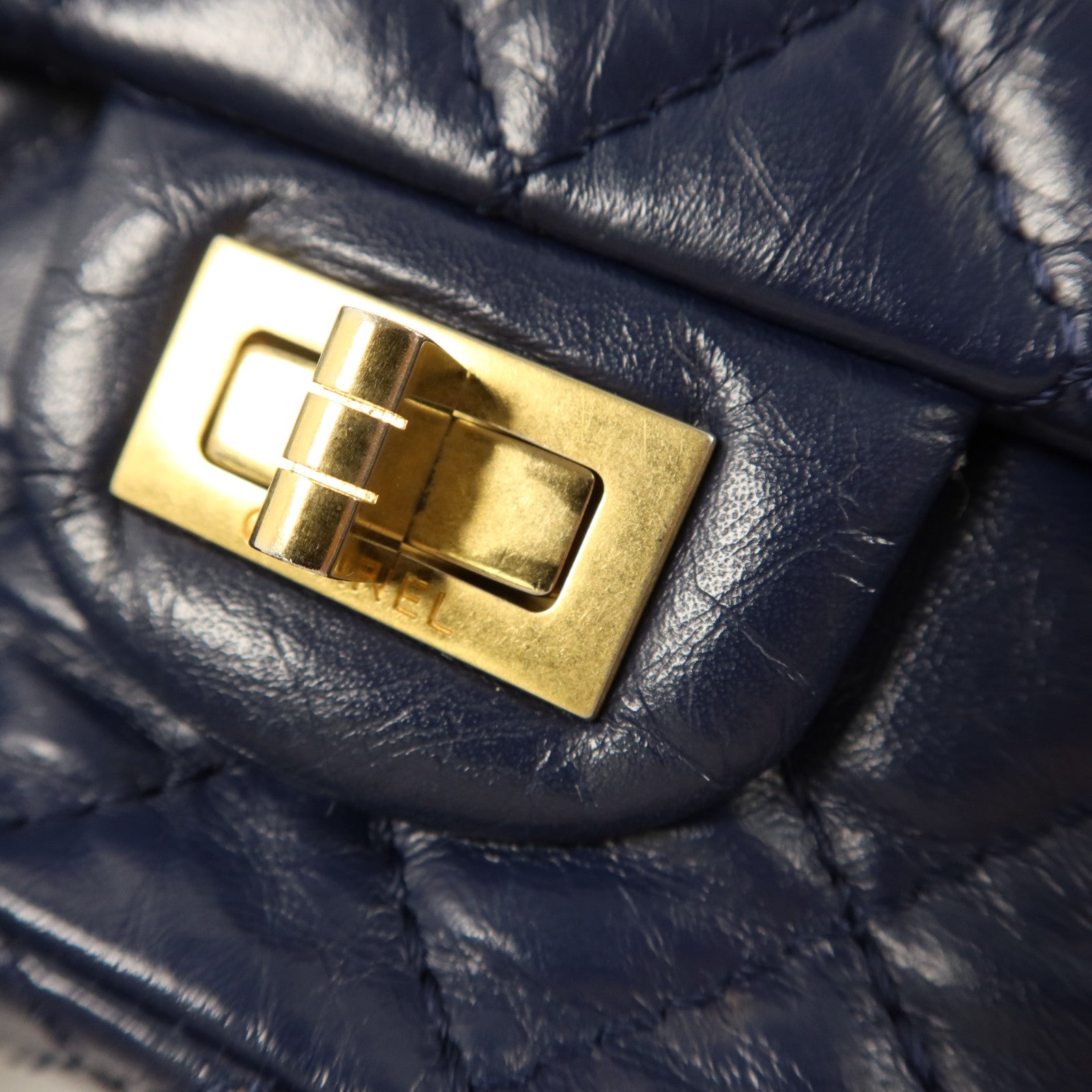 CHANEL 牛皮皮革2.55金扣鏈帶肩背袋