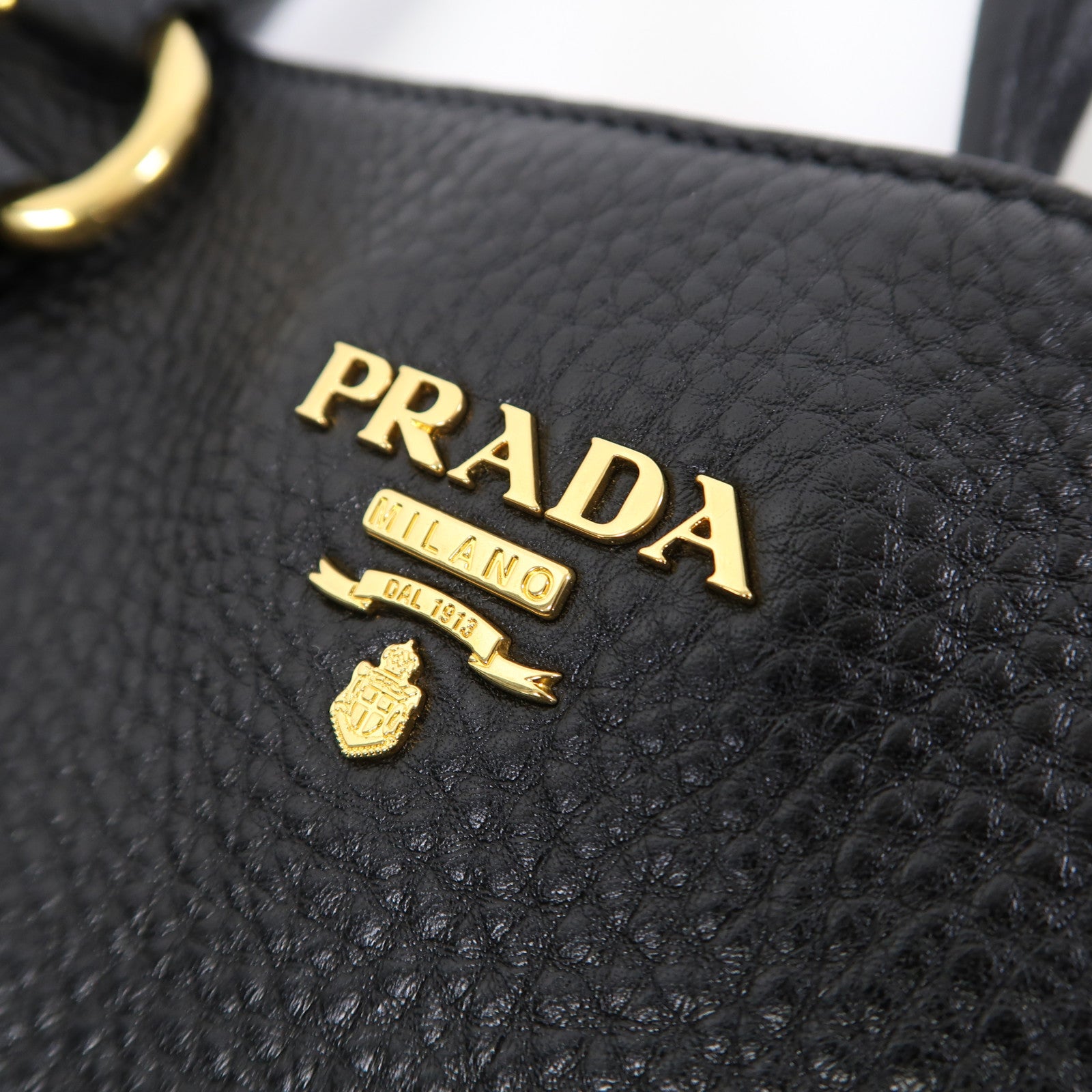 PRADA 牛皮皮革Shoulder Bag金扣肩背袋黑色